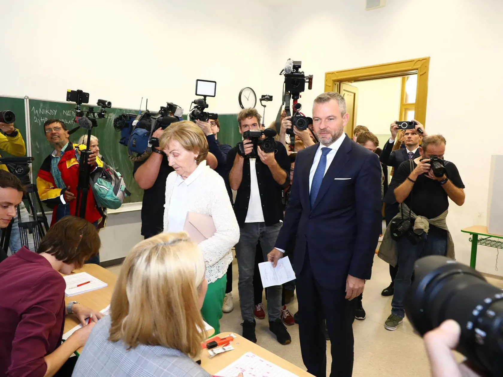V Bratislave si odvolil aj predseda strany Hlas-SD Peter Pellegrini.