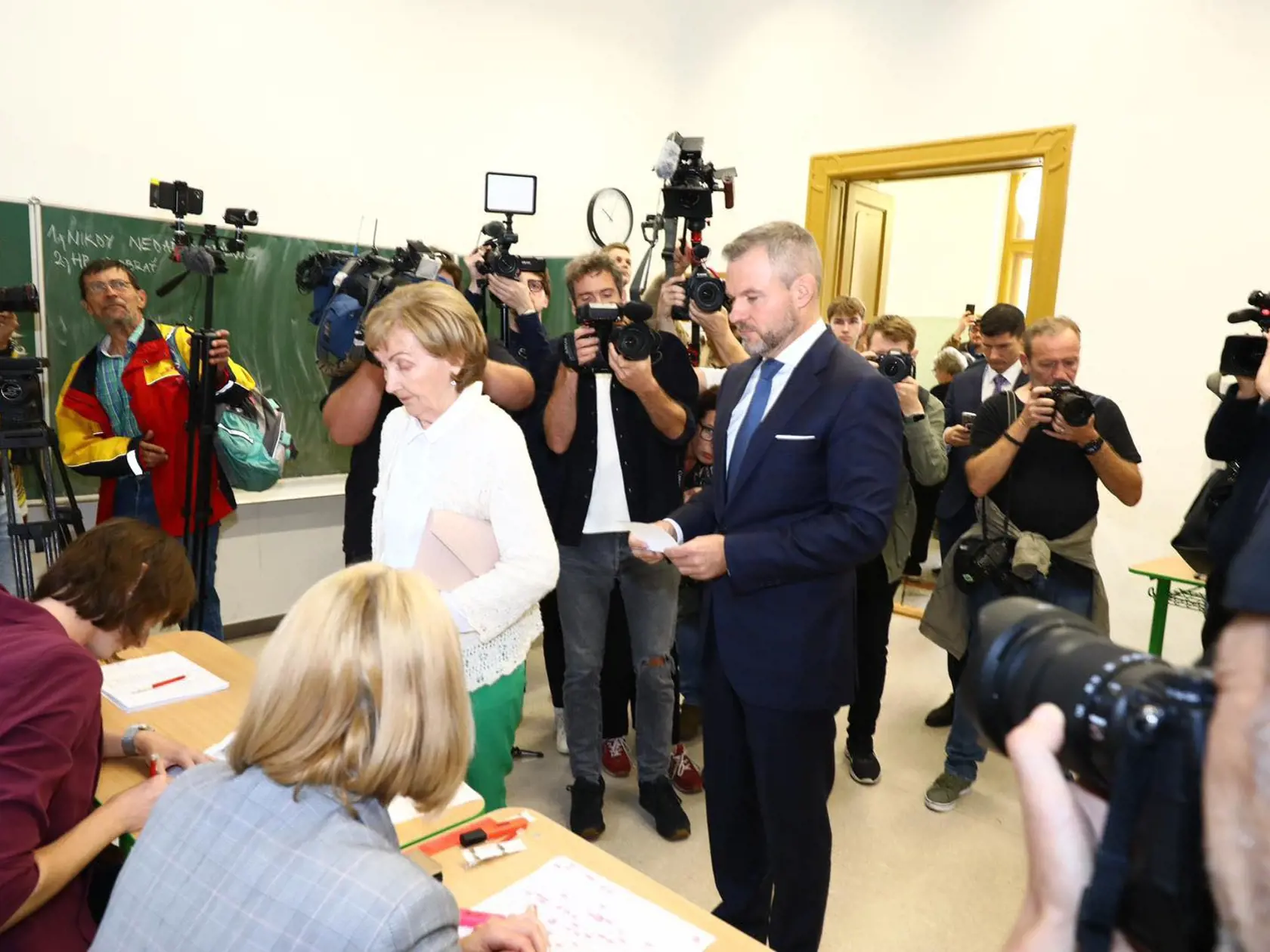 V Bratislave si odvolil aj predseda strany Hlas-SD Peter Pellegrini.