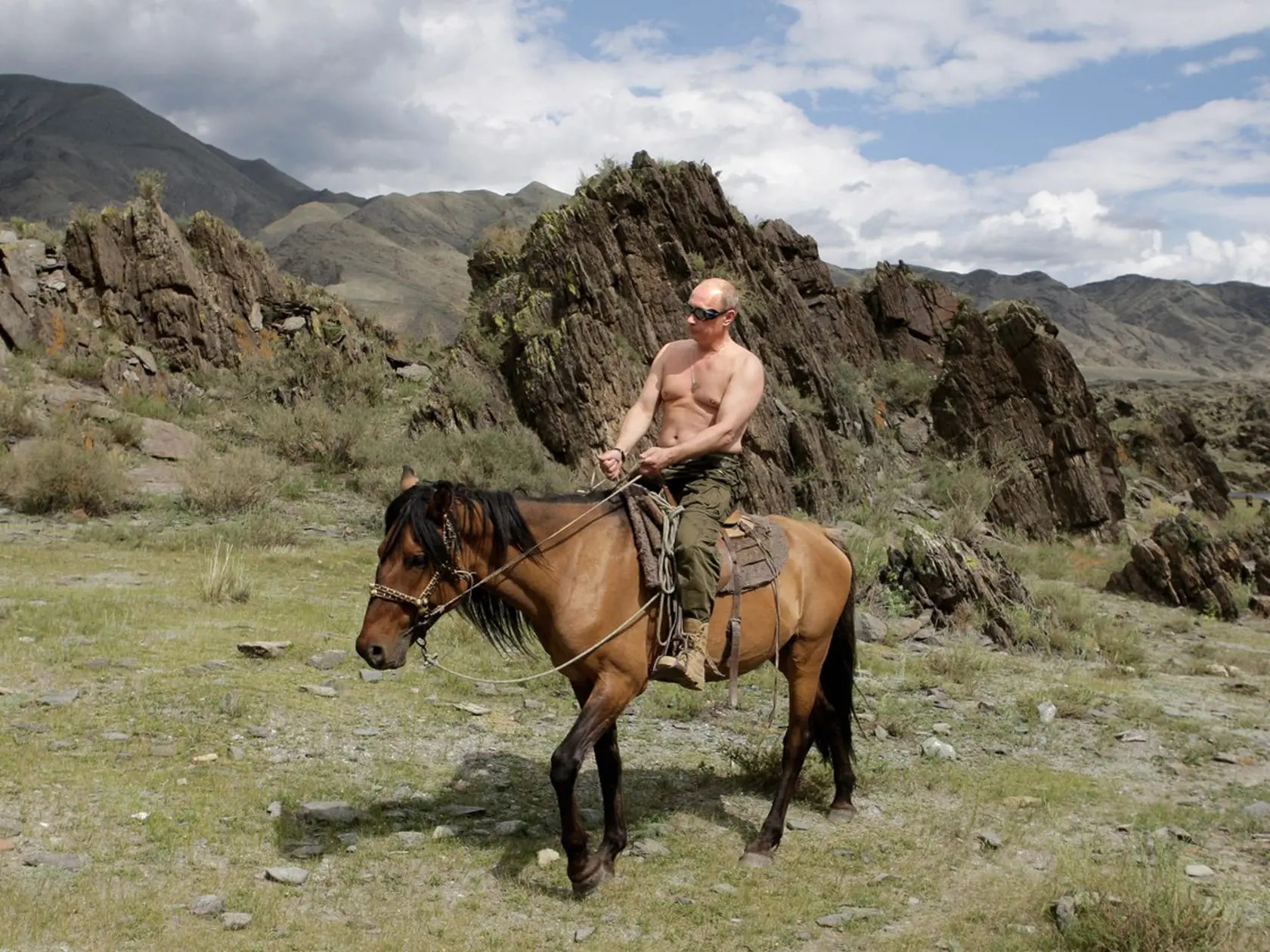Ruský prezident Vladimir Putin rád jazdí na koňoch.