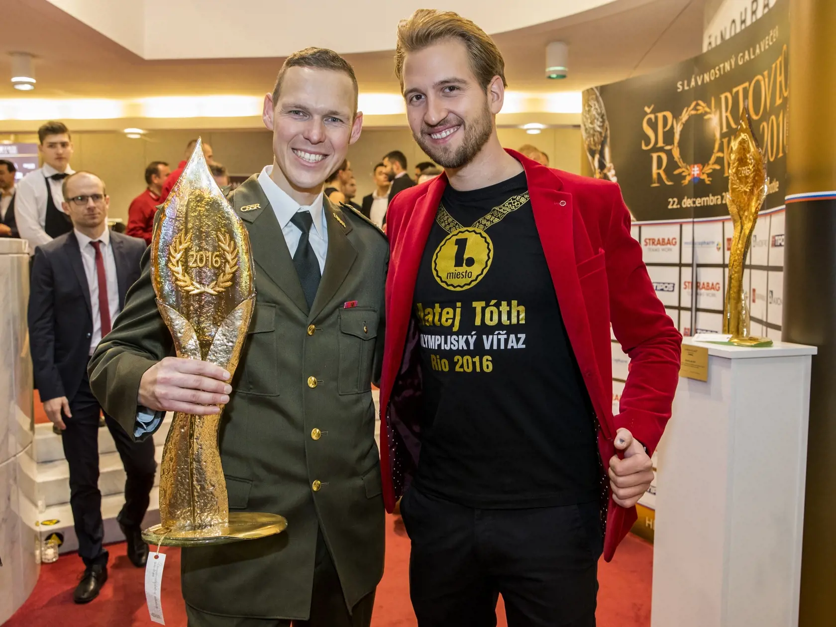 Na snimke Matej Toth a Samuel Tomecek pocas galavecera Sportovec roka 2016.
