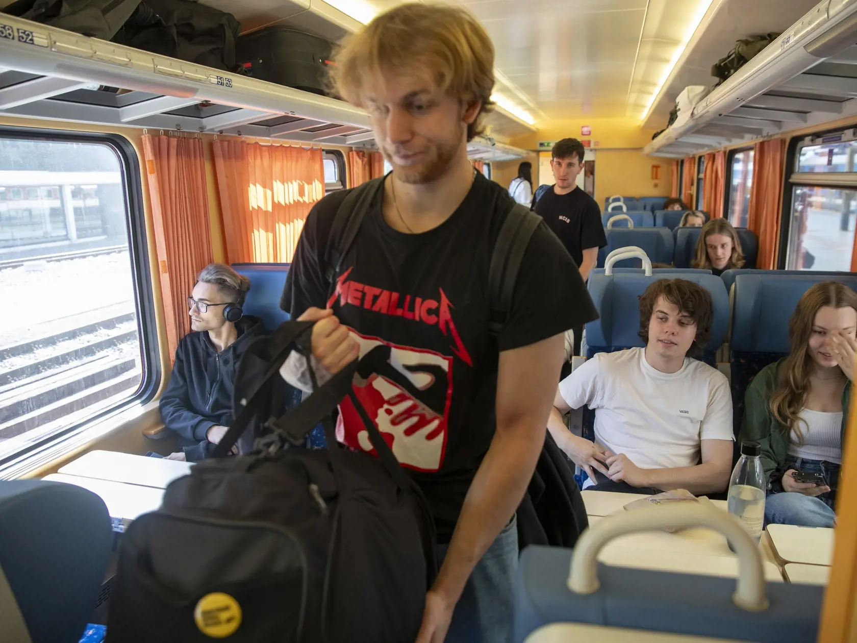 Na snímke je volebný vlak, ktorý vyrazil z Prahy do Bratislavy, aby zvýšil účasť mladých ľudí v parlamentných voľbách.