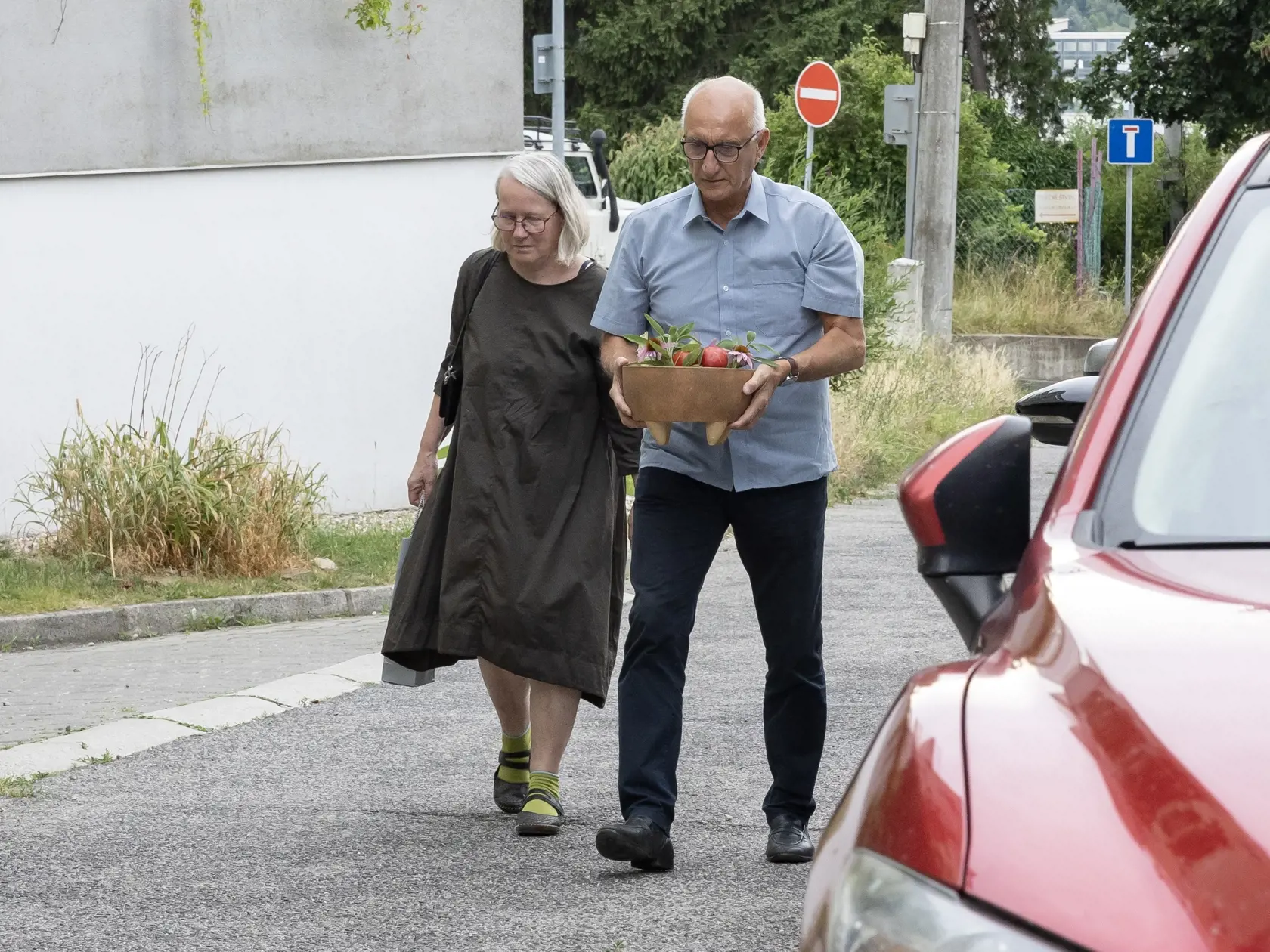Súkromná oslava 78. narodenín speváčky Marcely Laiferovej. Na snímke sú gratulanti Jozef Banáš s manželkou Máriou.
