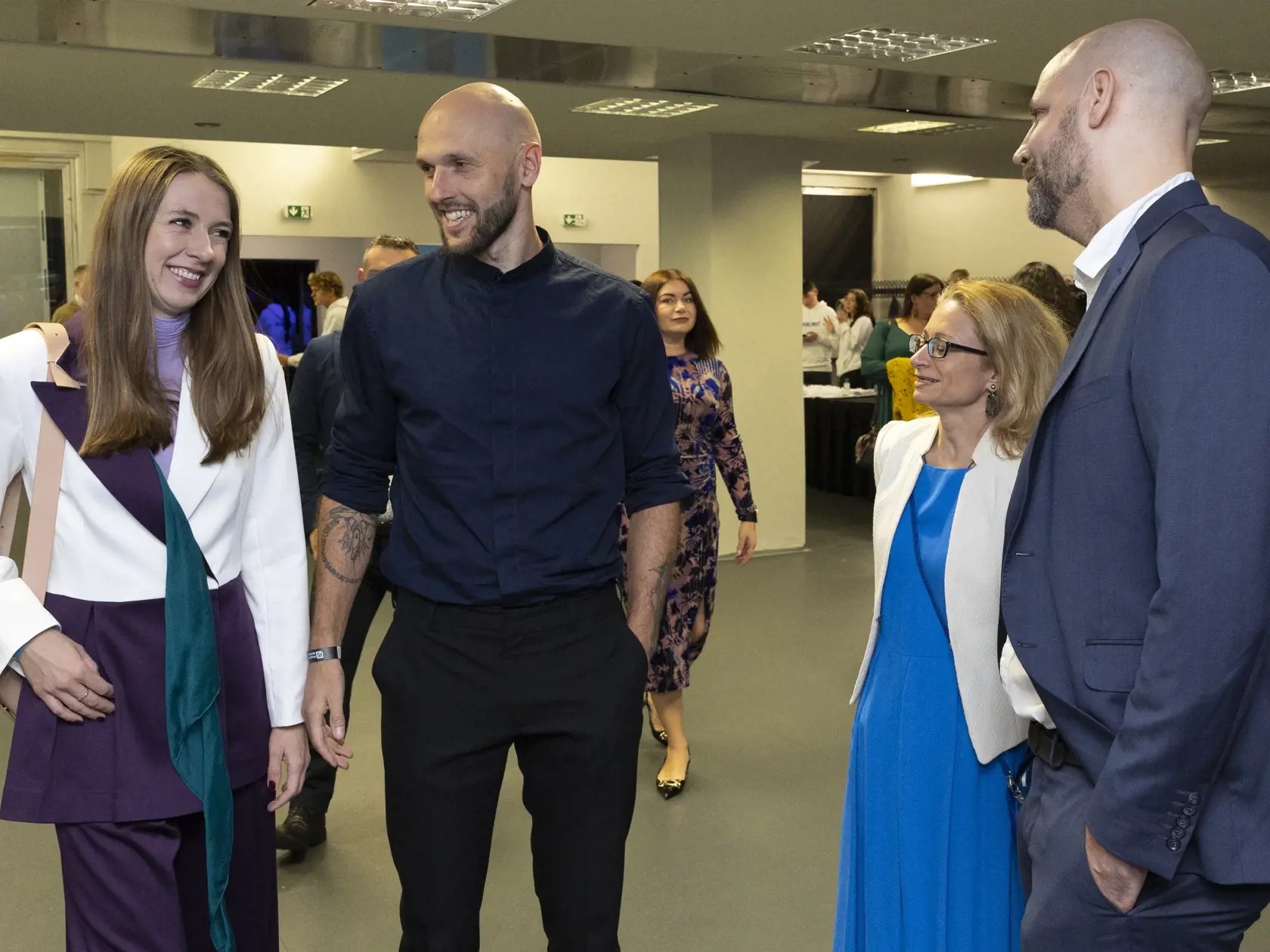 Parlamentné voľby na Slovensku. Volebná centrála strany Progresívne Slovensko. Atmosféra pred očakávaným úvodným prejavom predsedu Michala Šimečku. Na snímke je Michal Truban.