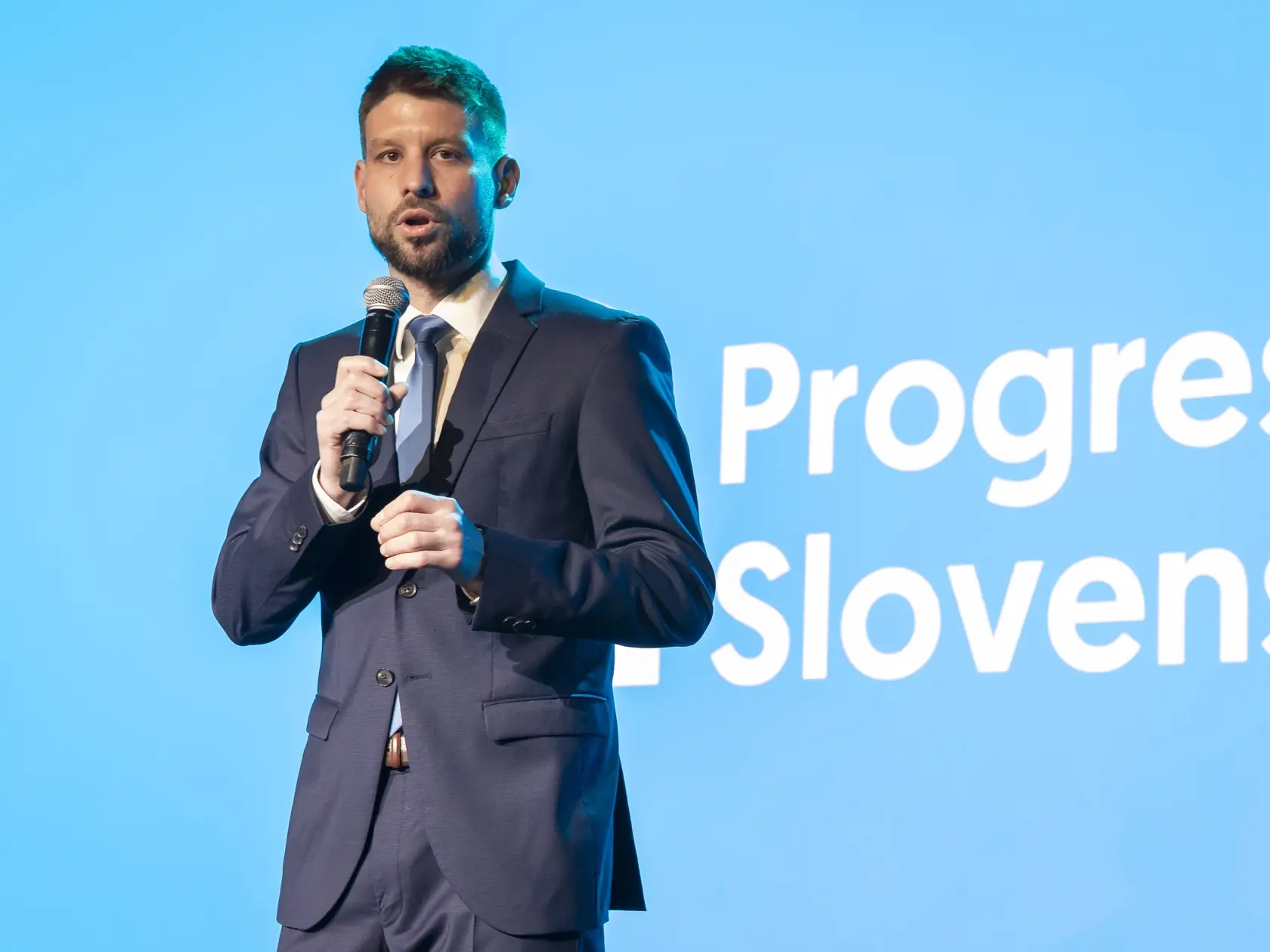 Parlamentné voľby na Slovensku. Volebná centrála strany Progresívne Slovensko. Na snímke je úvodný prejav predsedu Michala Šimečku. 