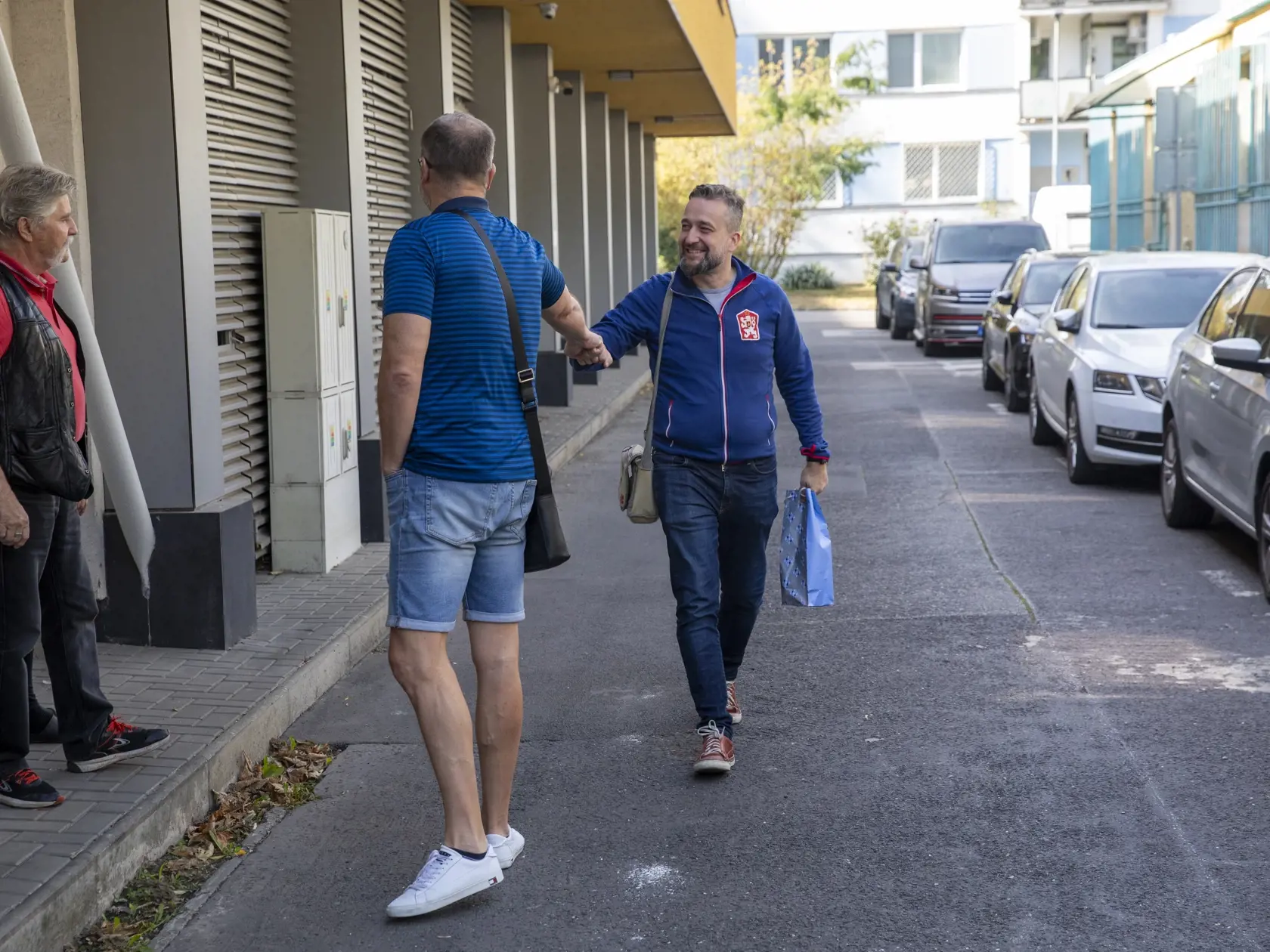 Na snímke je príchod členov Smeru-SD na povolebné jednanie.
Príchod Ľuboša Blahu.