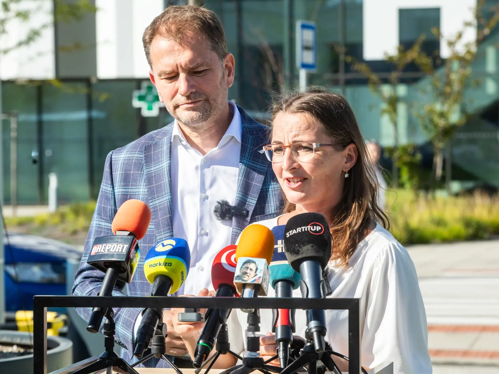 Tlačová konferencia Igora Matoviča (Oľano a priatelia) spolu so svojou ženou Pavlínou Matovičovou.