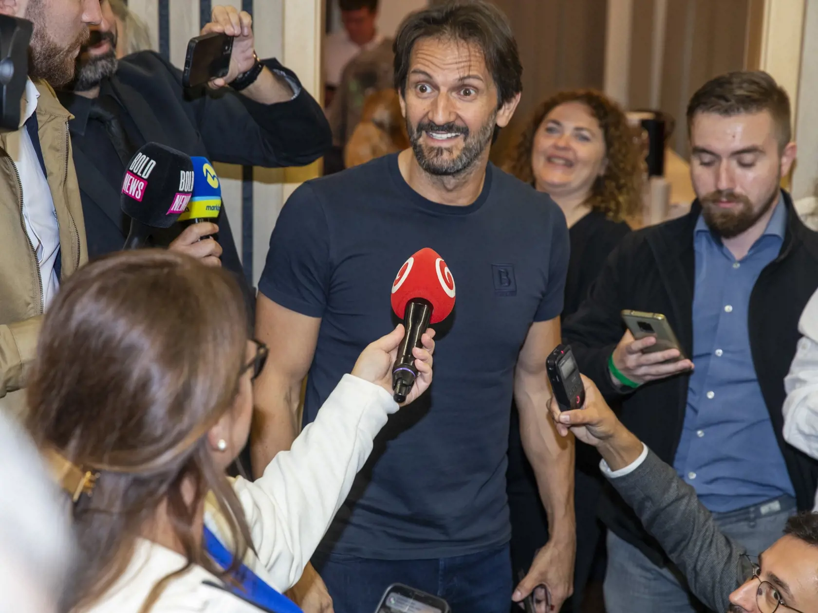 Na snímke je  centrála politickej strany SMER-SD na Súmračnej ulici počas parlamentných volieb 2023, kde Róbert Kaliňák prišiel medzi novinárov.