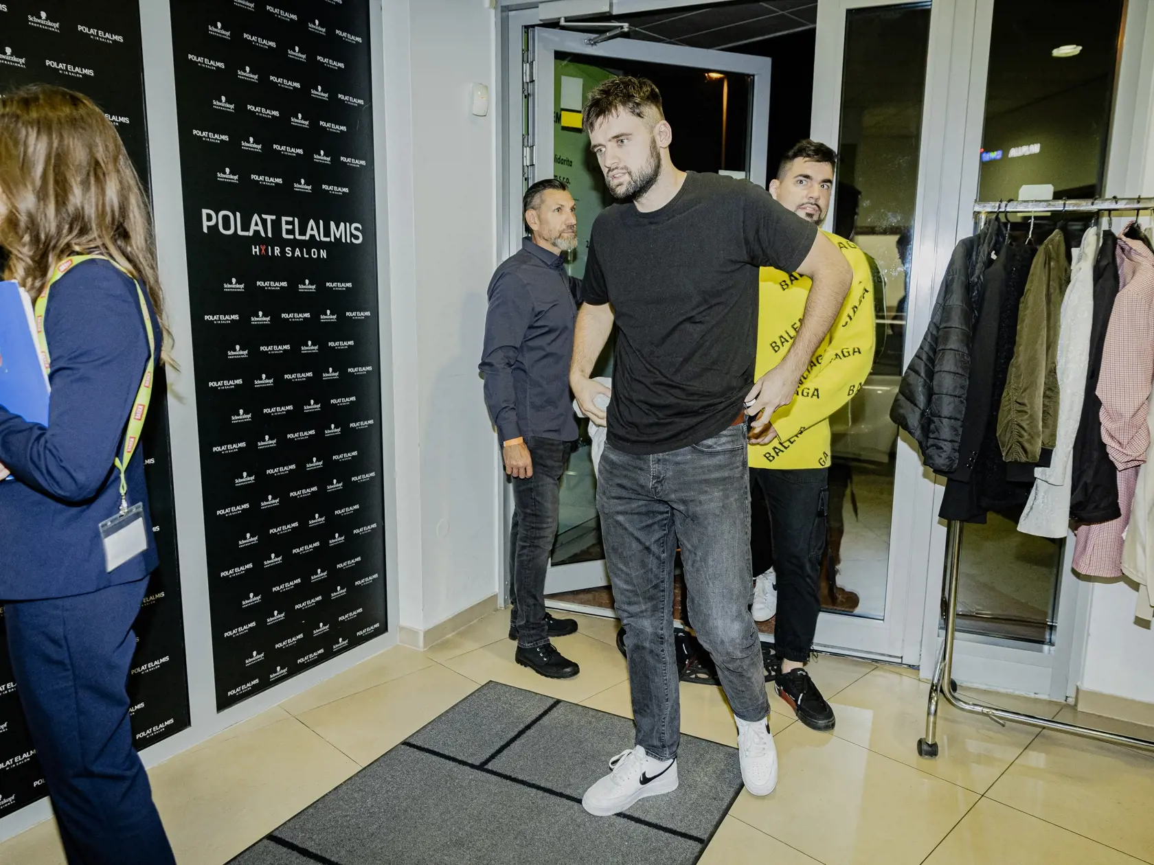 Na snímke Filip Sulík počas volebnej noci predčasných parlamentných volieb 2023.