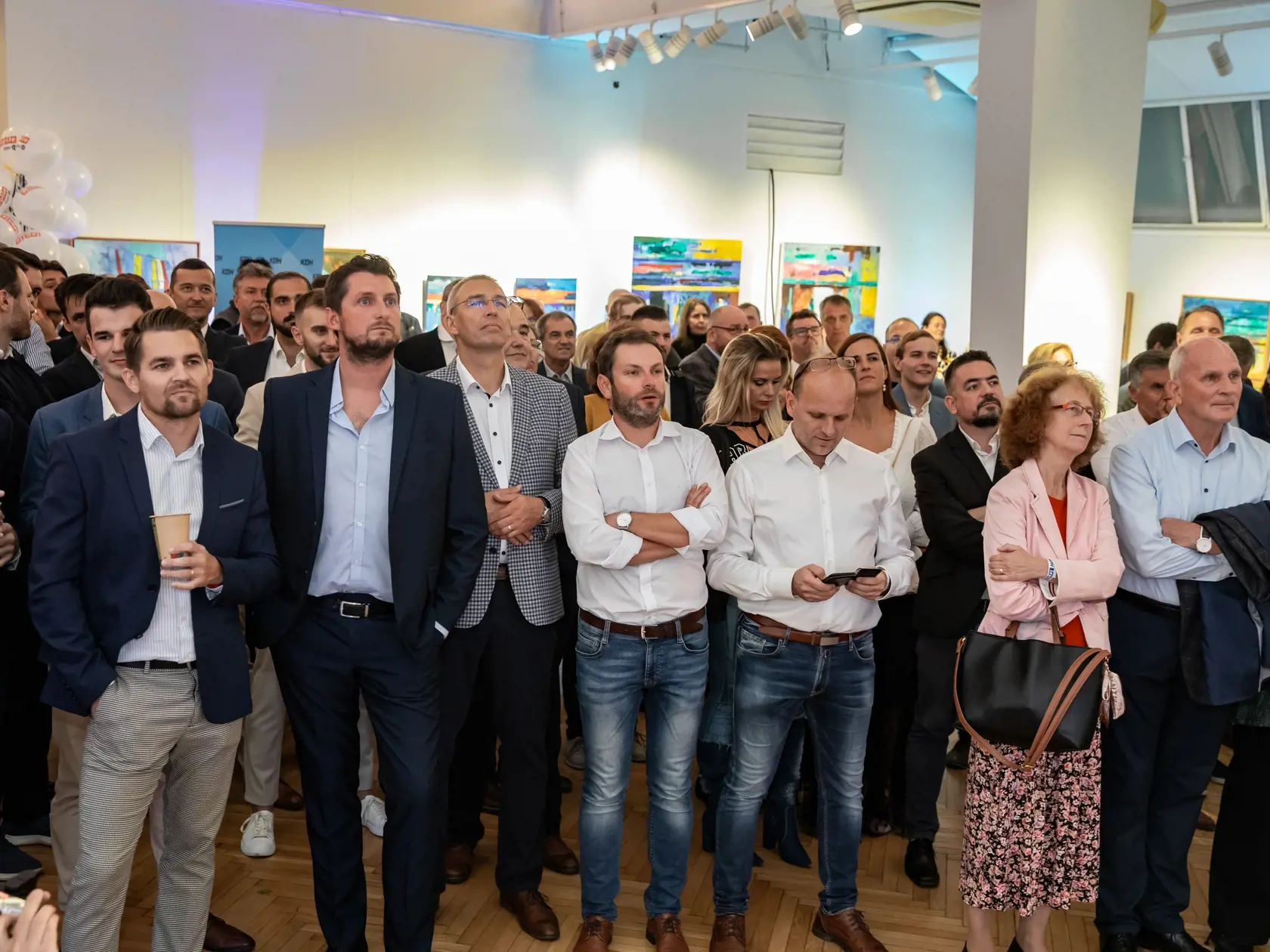 Príchod predsedu strany KDH do volebnej centrály. Volebná centrála strany KDH, čakanie na výsledky volieb. Na snímke je Milan Majerský s manželkou.