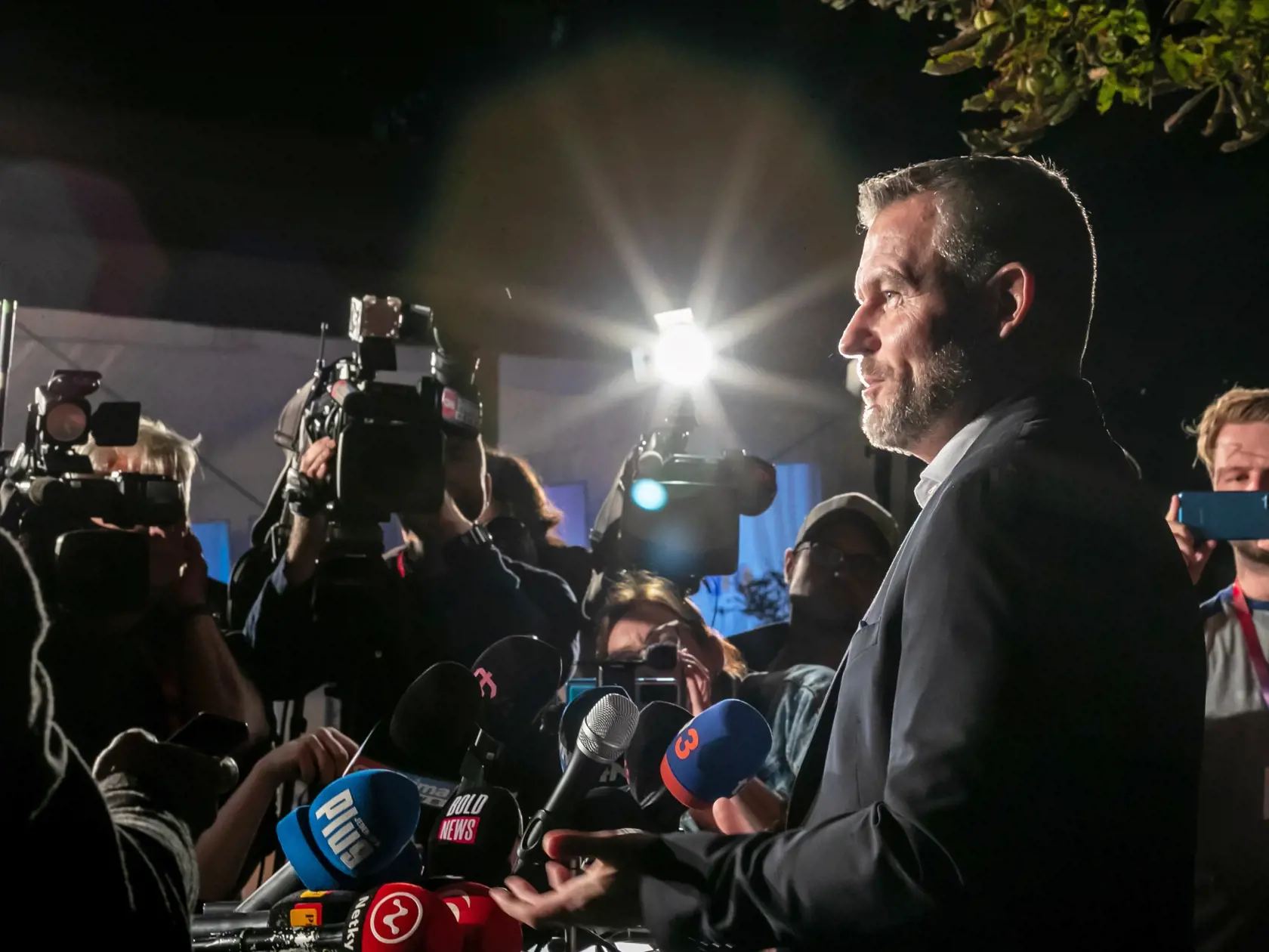 Na snímke predseda politickej strany HLAS - sociálna demokracia Peter Pellegrini počas brífingu s novinármi v reštaurácii Aušpic.  