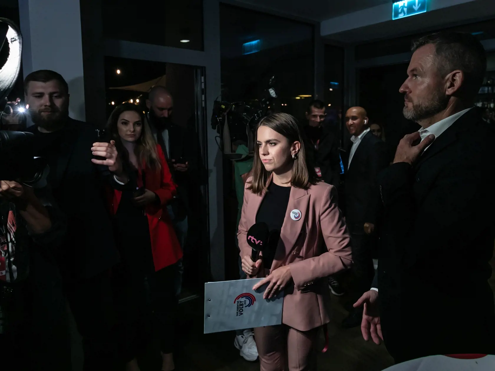 Na snímke predseda politickej strany HLAS - sociálna demokracia Peter Pellegrini počas volebnej noci v reštaurácii Aušpic.  