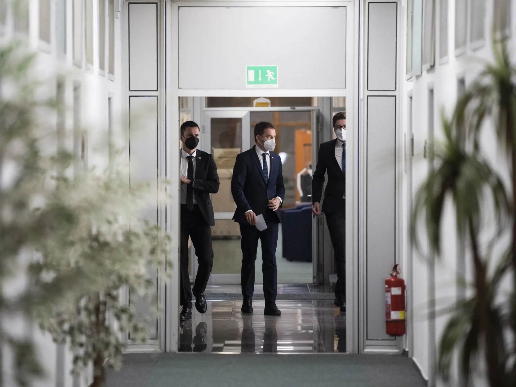 Na snímke podpredseda vlády SR a minister financií SR Igor Matovič (OĽaNO) prichádza na tlačovú konferenciu po návrate z pracovnej cesty v Moskve v Rusku v piatok 9. apríla 2021 v Bratislave. FOTO TASR - Jaroslav Novák
