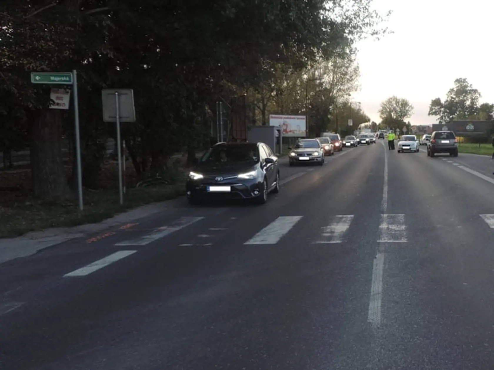 Dopravu v uvedenom úseku usmerňovali hliadky dopravnej polície.