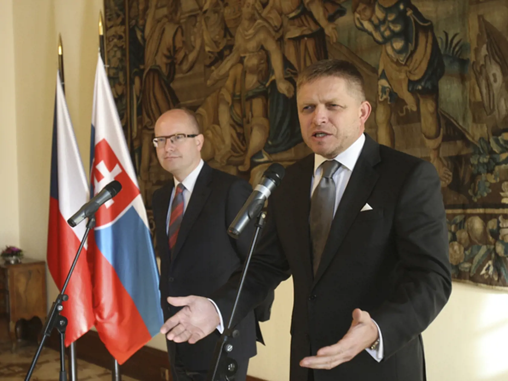 Český premiér Bohuslav Sobotka a slovenský predseda vlády Robert Fico.