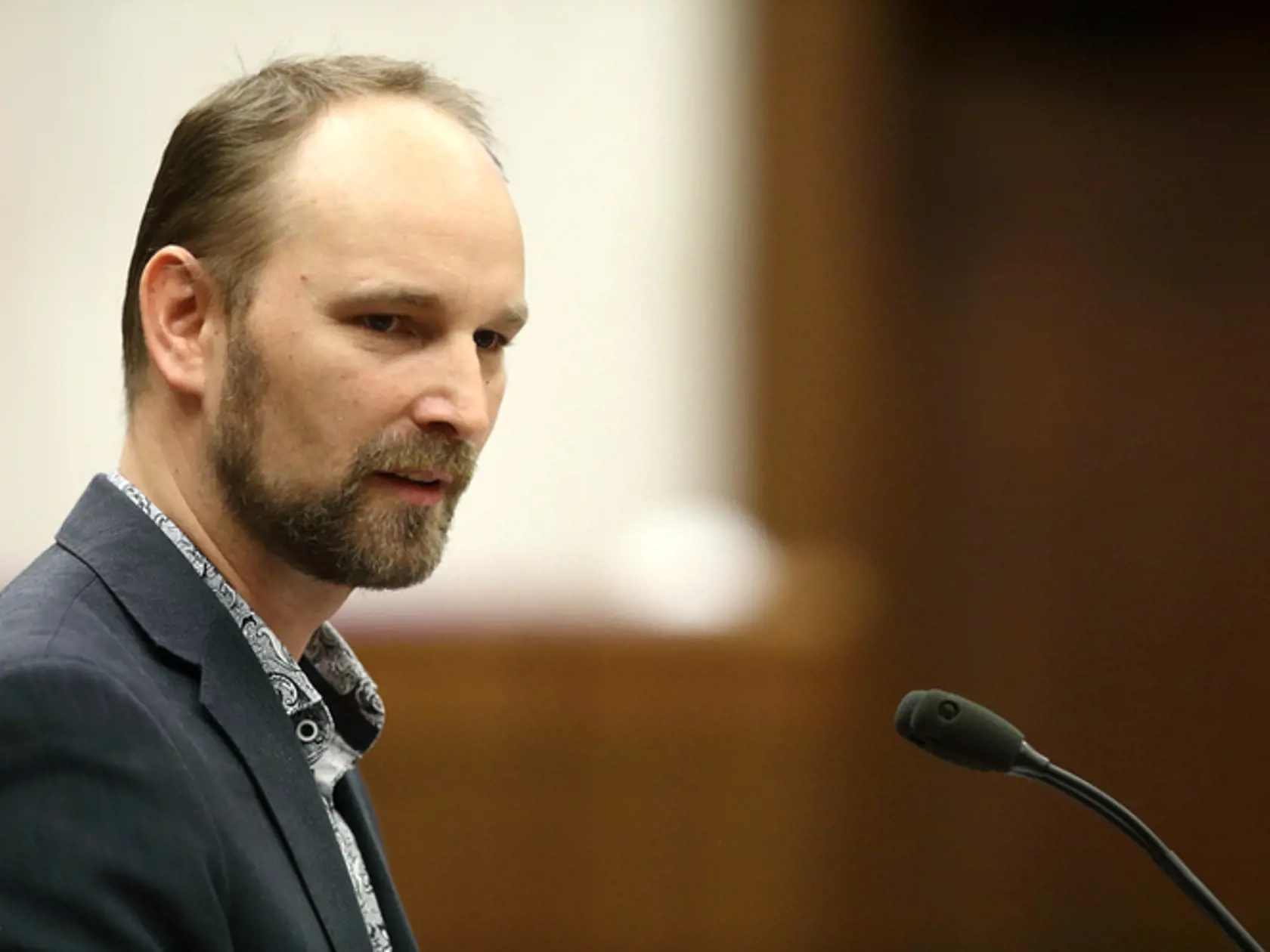 "Ku každej HD setup box a káblovka - 165 kanálov. Jeden NR SR, dva eroťáky, osem nelegálnych test staníc, HBO a tak," napísal Viskupič.