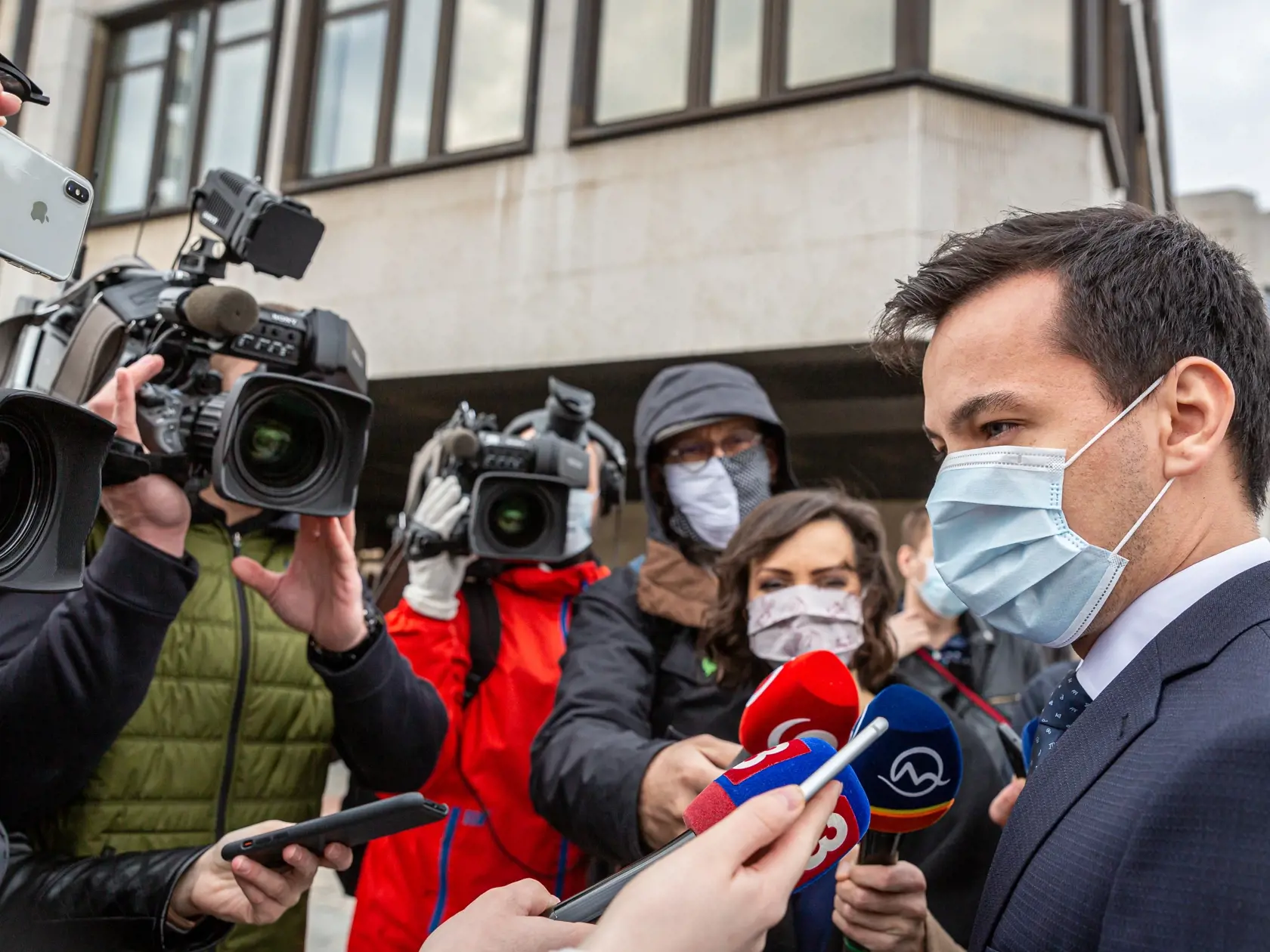 Ustanovujúca schôdza Národnej rady (NR) SR, na ktorej sa noví poslanci v piatok 20. marca ujmú svojich mandátov, sa koná za prísnych bezpečnostných a preventívnych opatrení. Na snímke Juraj Šeliga.