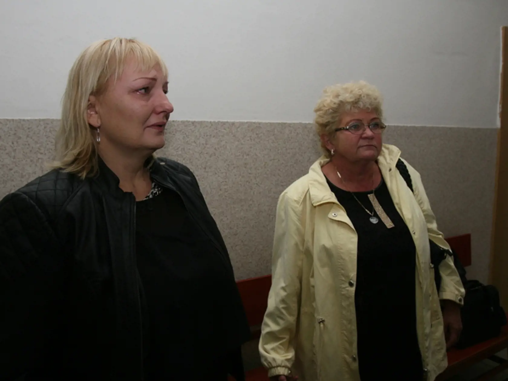 Dášu Michalcovú prišla podporiť aj bývalá hlavná kontrolórka Slovenského národného múzea Daniela Nehézová (vpravo).