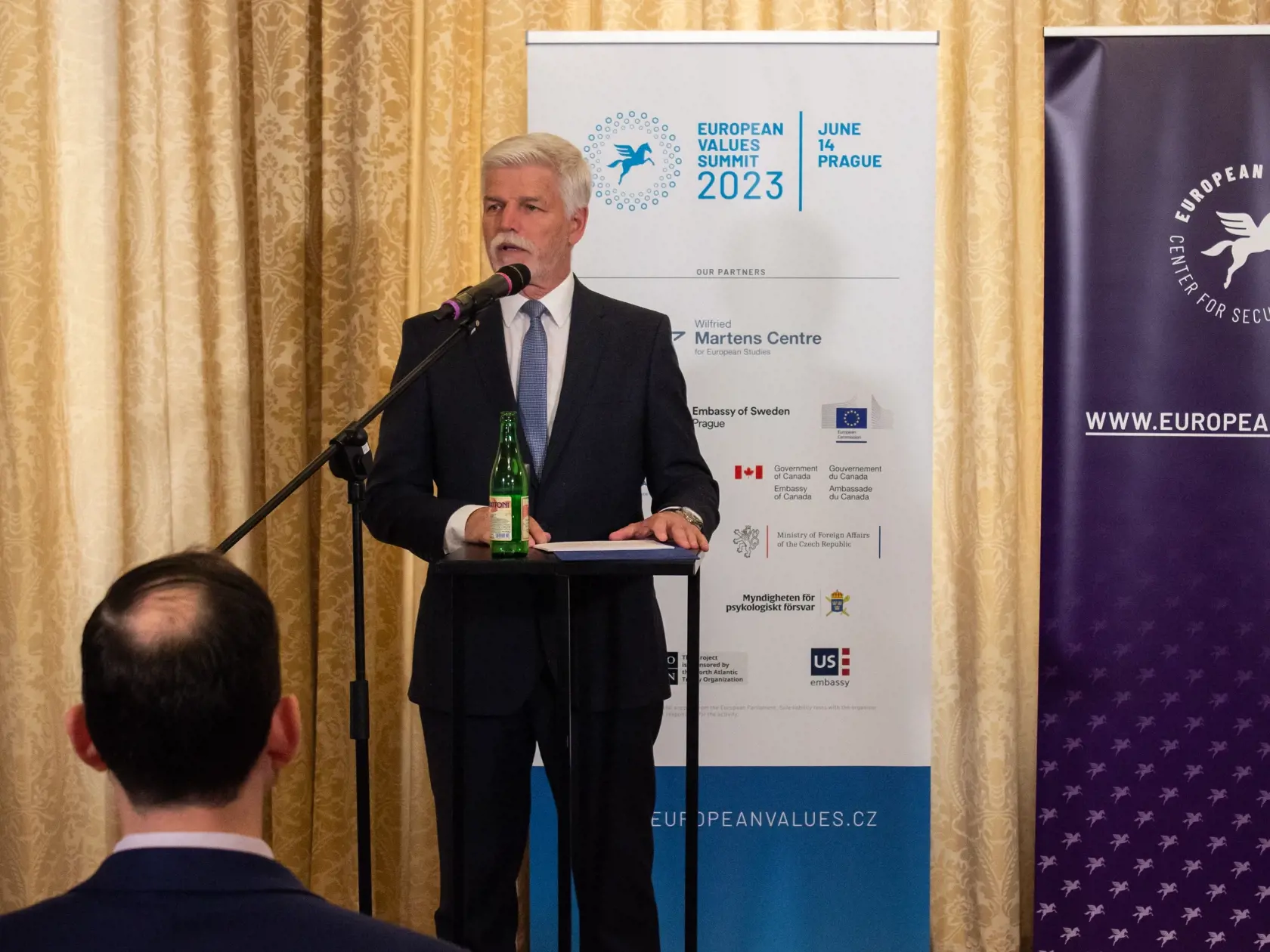 Na snímke český prezident Petr Pavel vystupuje s prejavom na Summite európskych hodnôt v Prahe. Praha, 14. júna 2023. FOTO TASR - Barbora Vizváryová