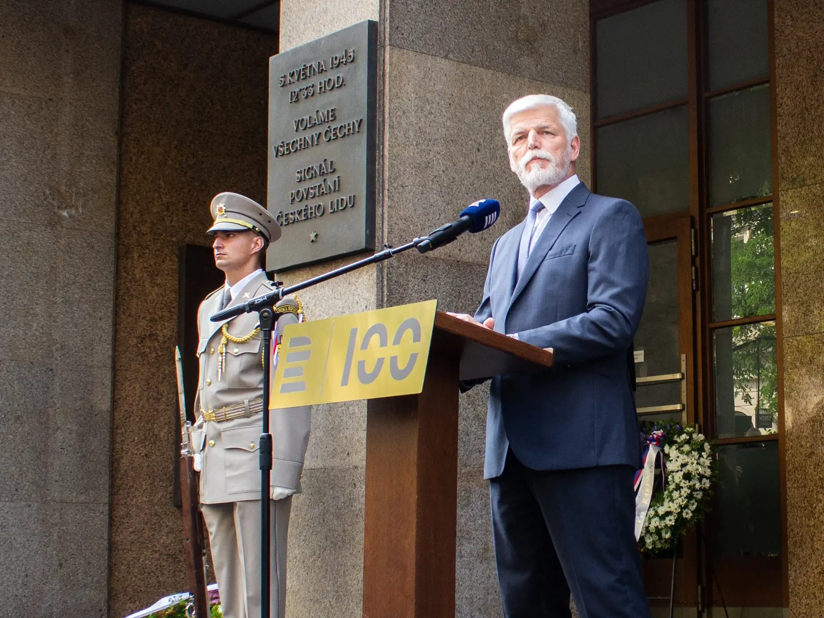 Na snímke český prezident Petr Pavel má príhovor pred budovou Českého rozhlasu pri príležitosti 55. výročia okupácie ČSSR. Praha, 21. augusta 2023. FOTO TASR - Barbora Vizváryová