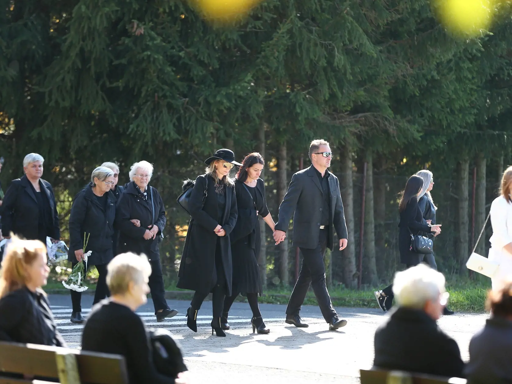 Posledná rozlúčka s nadanou študentkou Broňou. V sobotu (8.10.) sa rozlúčili rodiny Mareka a Brone so svojími milovanými deťmi, vnúčatami, a súrodencami. Ich mladé životy vyhasli vinou opitého vodiča.