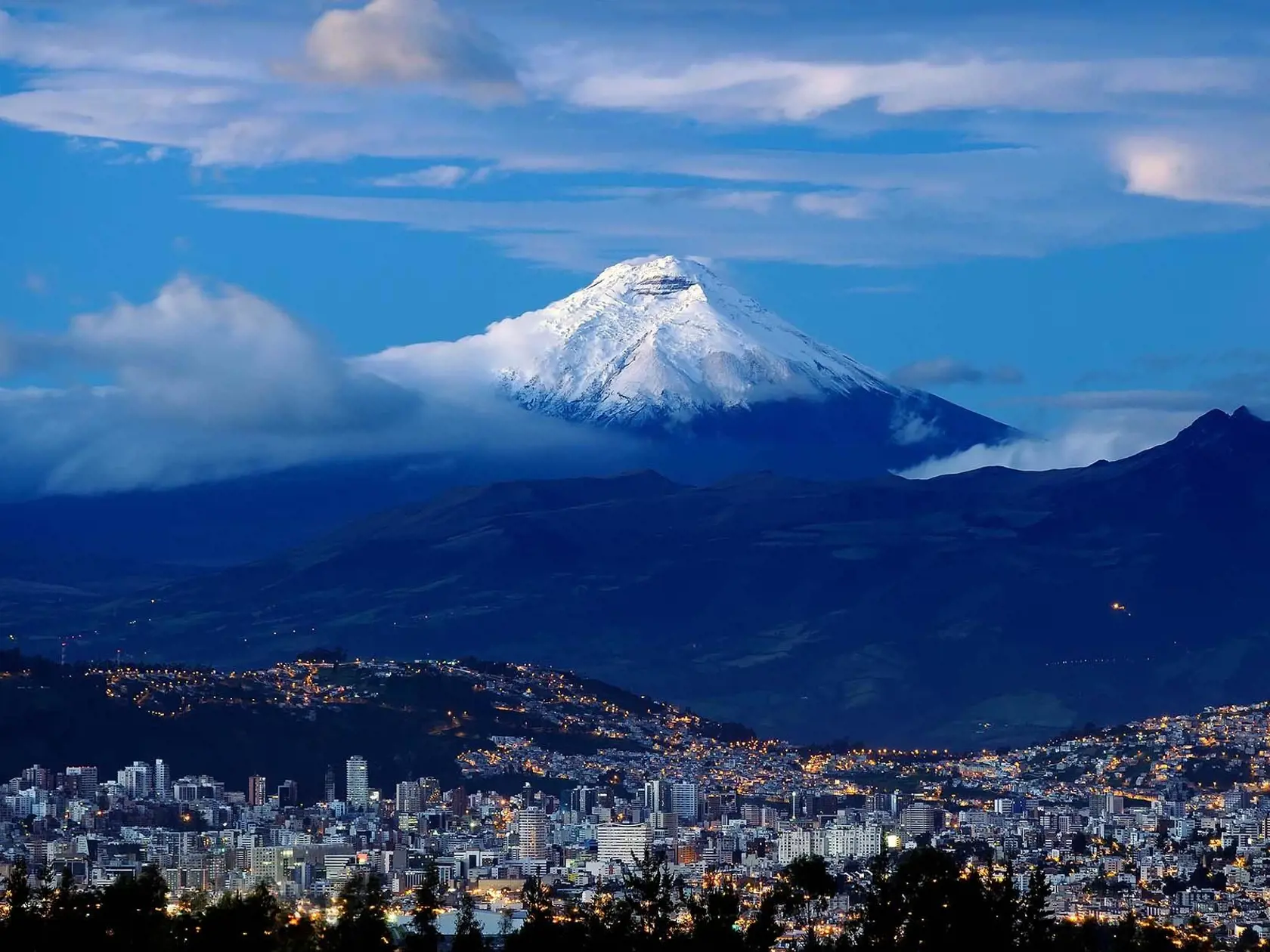Ekvádorská Cotopaxi patrí k najvyšším a najnebezpečnejším sopkám sveta. Leží len 56 kilometrov od hlavného mesta Quito.