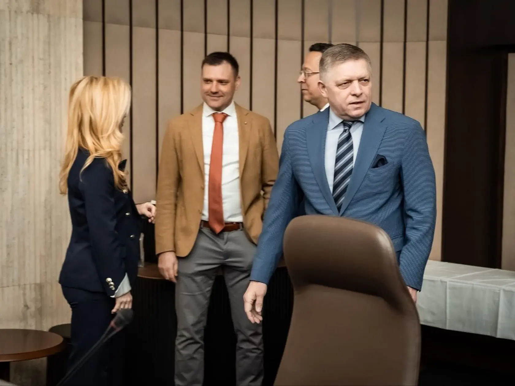 „Zúčastnila som sa na mimoriadnom zasadnutí vlády, ktoré bolo zvolané v reakcii na výskyt slintačky a krívačky na juhu Slovenska," napísala k fotografii ministerka kultúry Martina Šimkovičová.