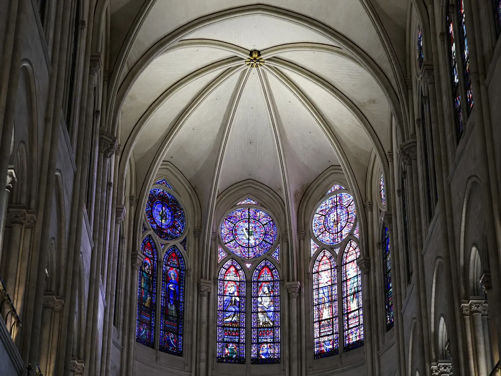 WA 48 Paríž - Na snímke vitrážné okná v centre  zrekonštruovanej parížskej katedrály Notre- Dame, ktorú navštívil francúzsky prezident Emmauel Macron v piatok 29. novembra 2024. Katedrálu pred piatimi rokmi významne poškodil požiar. Pamiatka zapísaná v svetovom dedičstve UNESCO bude slávnostne znovuotvorená v sobotu 7. decembra. FOTO TASR/AP

Windows in the heart of Notre-Dame de Paris cathedral are seen while French President Emmanuel Macron visits the restored interiors of the monument, Friday Nov. 29, 2024, in Paris. (Stephane de Sakutin, Pool via AP)