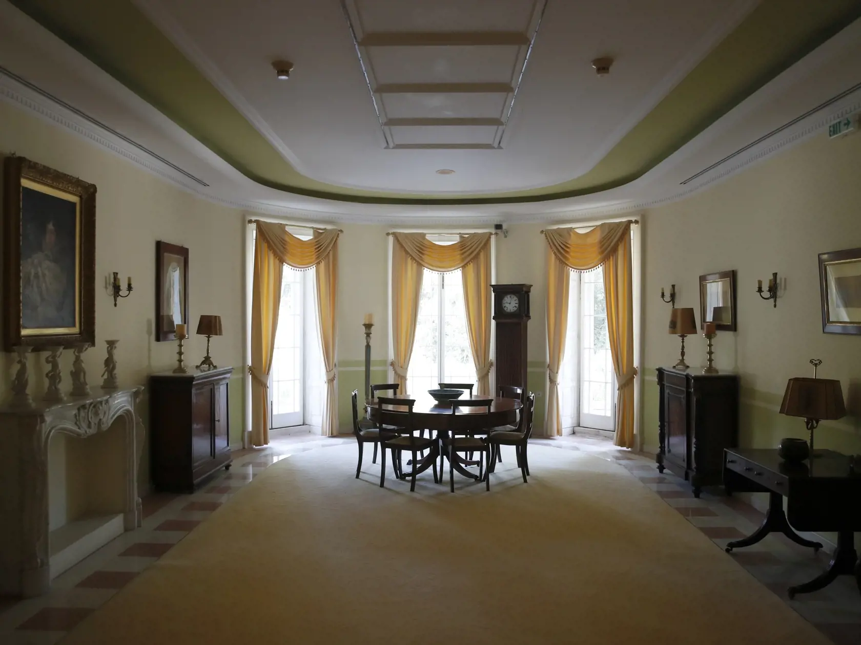 KK41 Korfu - Na snímke interiér paláca Mon Repos, v súčasnosti múzeum, v ktorom sa narodil 10. júna 1921 britský princ Philip, na gréckom ostrove Korfu 12. apríla 2021. Britský princ Philip, manžel kráľovnej Alžbety II., zomrel v piatok 9. apríla 2021 vo veku 99 rokov. FOTO TASR/AP
The interior of Mon Repos Palace, currently a museum, on Corfu island, northwestern Greece, on Monday, April 12, 2021, where Britain's Prince Phillip, Duke of Edinburgh, was born on June 10, 1921. Britain's Prince Phi
