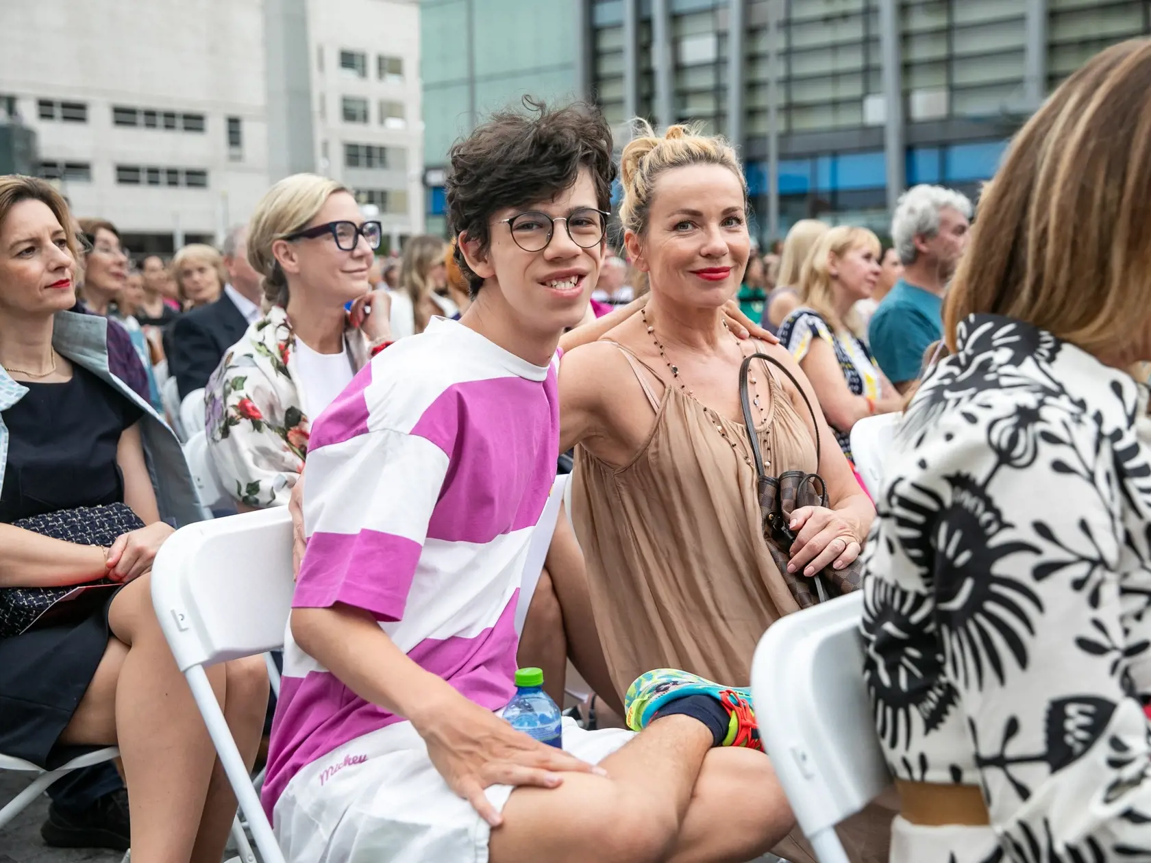 Letné Gala SND, tradičný open-air galakoncert. Na snímke je Diana Mórová so synom.
