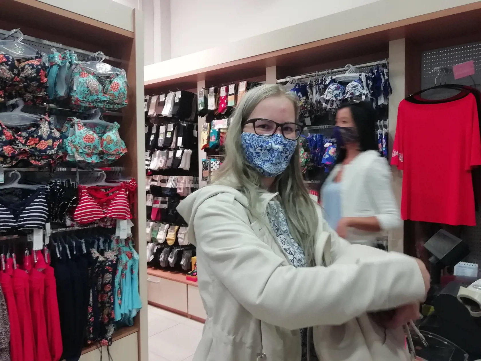 Nikoleta (27) si prišla kúpiť pančušky.