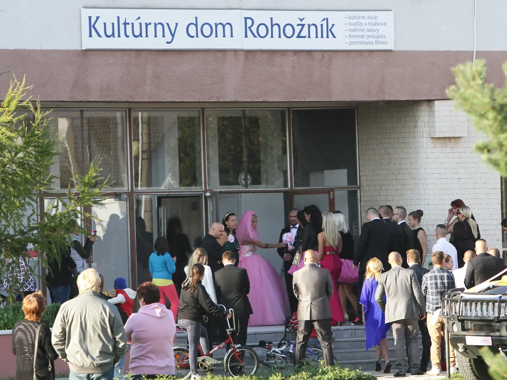 3. október 2015: Na snímke je nevesta Zuzana Plačková s manželom Reném.