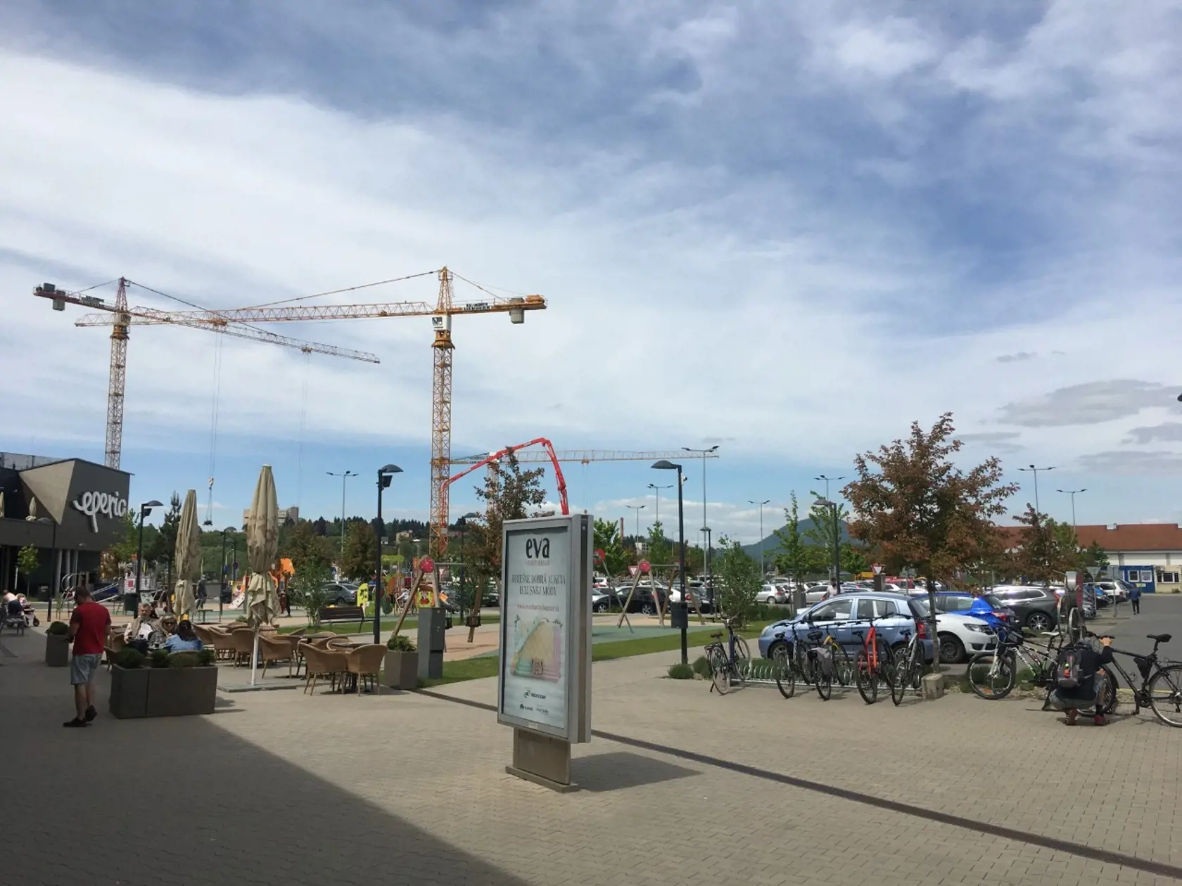V prešovskom obchodnom centre Eperia zvýšený nápor kupujúcich nebol.