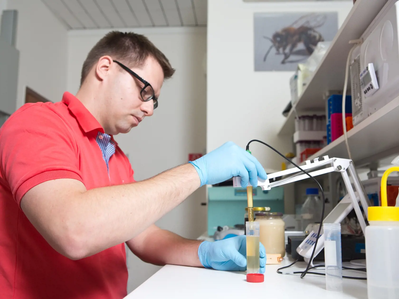 Ing. Juraj Majtán, PhD.
vedúci laboratória molekulárnej apidológie
a apiterapie Ústavu molekulárnej
biológie SAV