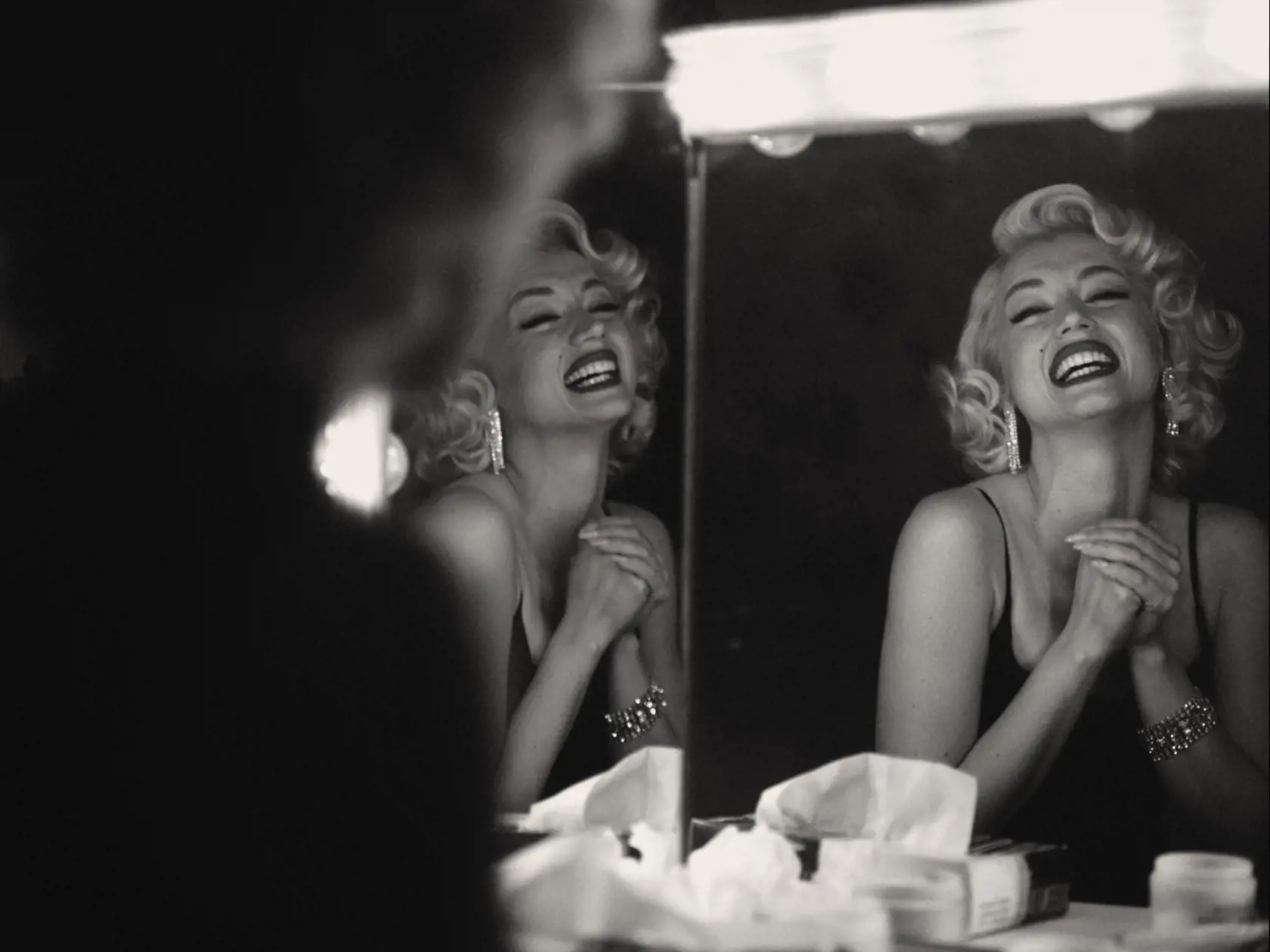 Ana de Armas vo filme Blonde ako Marilyn Monroe.