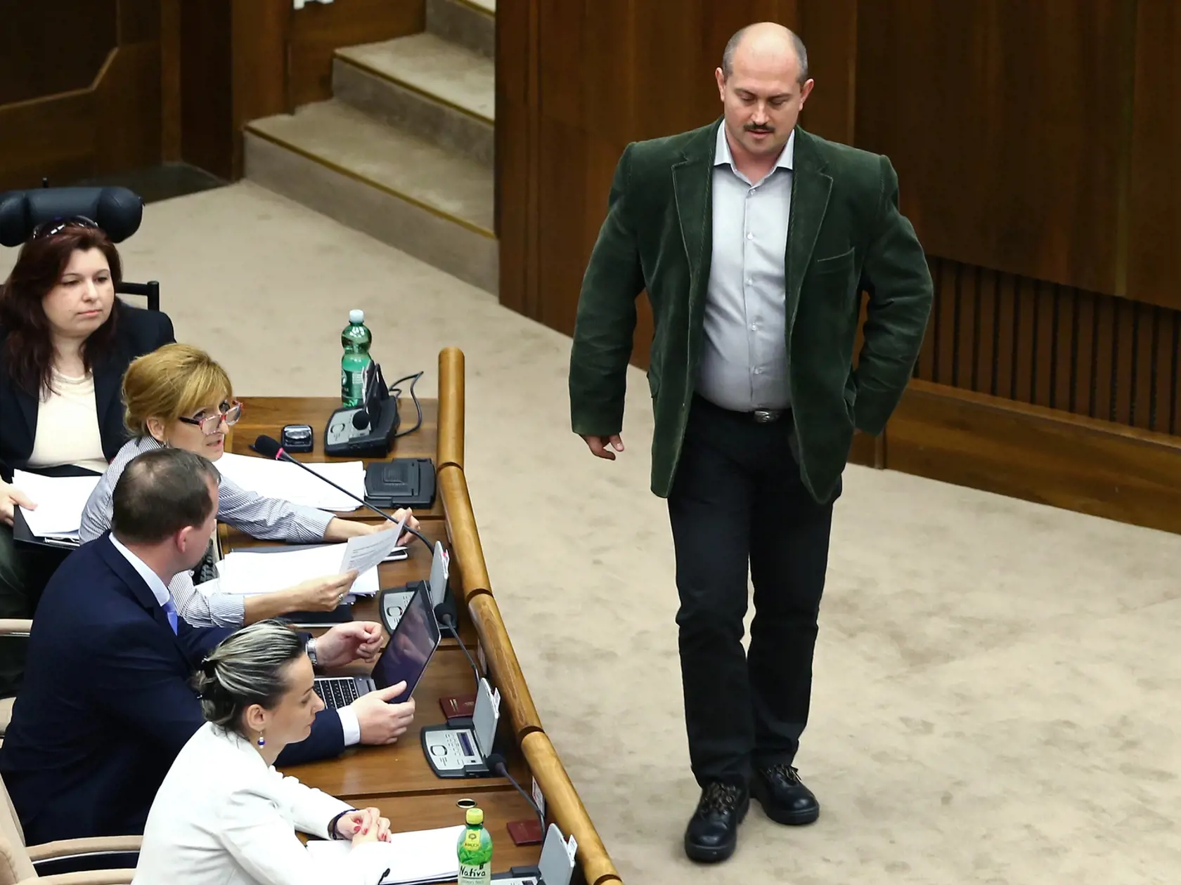 Podľa politického analytika je za rastom fašistov nedôvera ľudí v tradičné strany.