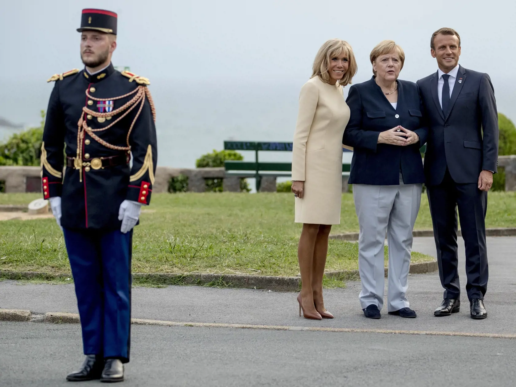 Brigitte Macron na samite lídrov G7 sprevádzala svojho manžela, francúzskeho prezidenta Emmanuela Macrona.