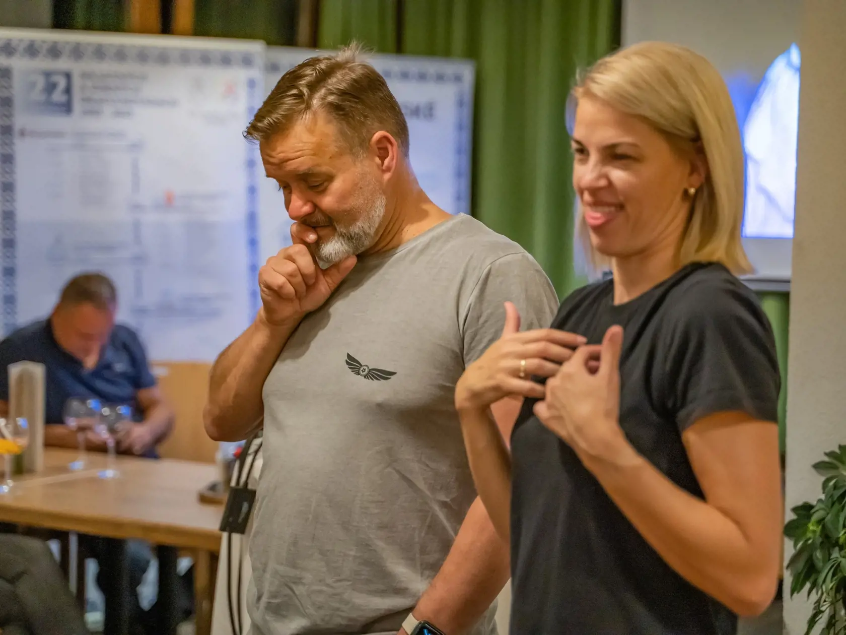 Dušan Dědeček - športový funkcionár, športový tréner a komunálny politik. Pôosobil ako atletický tréner pre nepočujúcich športovcov. 2. októbra 2022 vo večerných hodinách, spôsobil v Bratislave dopravnú nehodu pod vplyvom alokoholu, pri ktorej zomrelo 5 nevinných študentov vysokých škôl.
