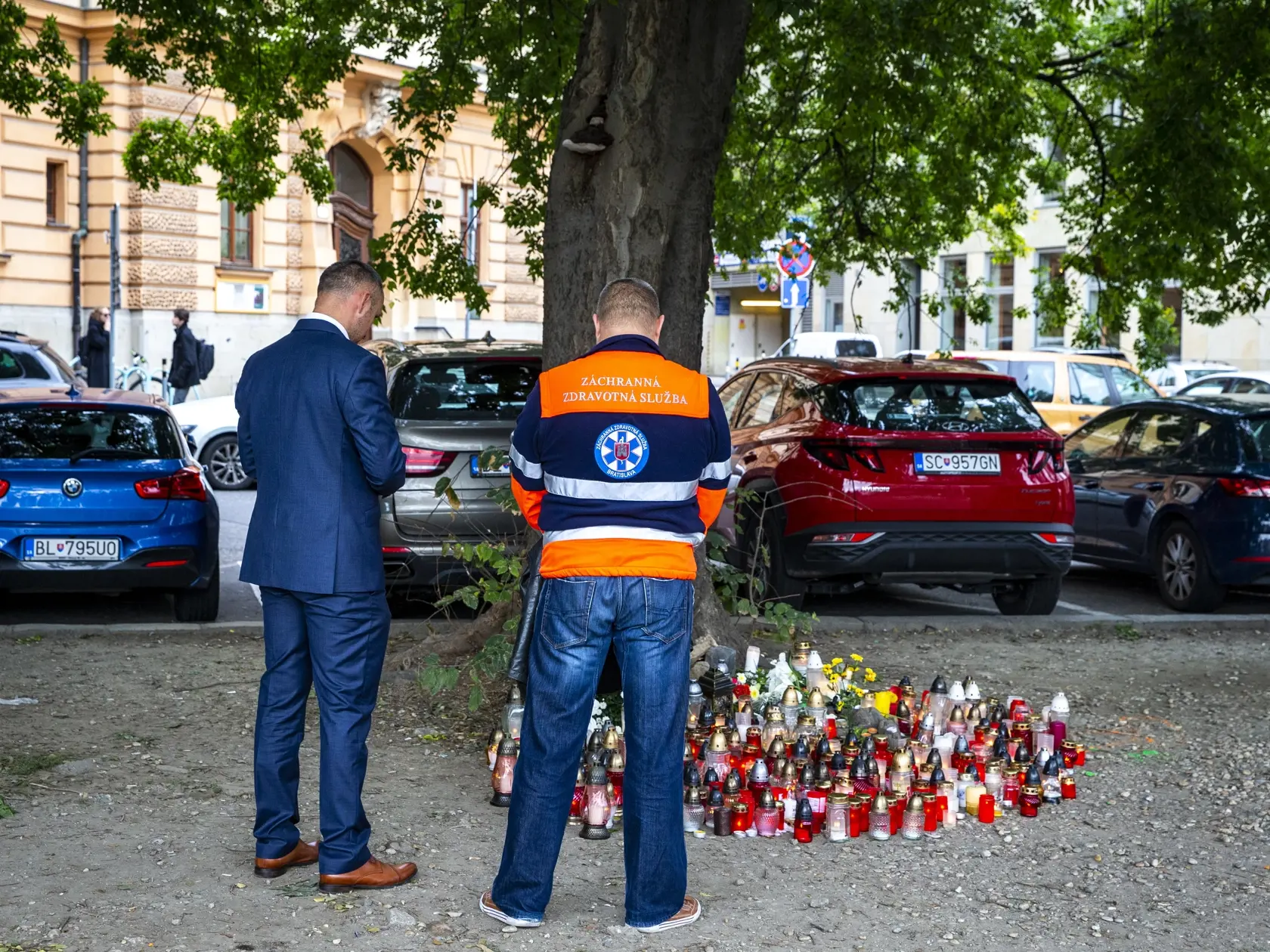 Na snímke je miesto nehody na bratislavskej autobusovej zastávke Zochova, na ktorej došlo v noci 2.10.2022 k tragickej dopravnej nehode. 