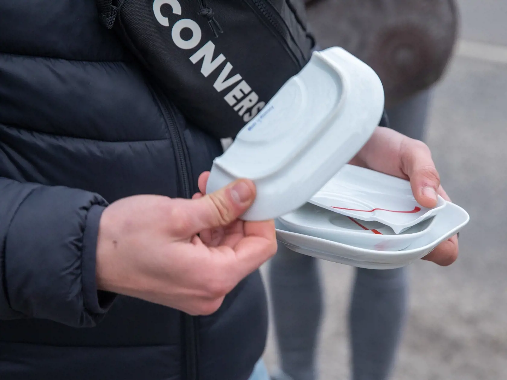 Na snímke je protest podnikateľov v oblasti gastrosektora krorí prišli pred úrad vlády. Chcú otvorenie svojich prevádzok a odškodnenie za obdobie, počas ktorého museli byť zatvorené reštaurácie a hotely.