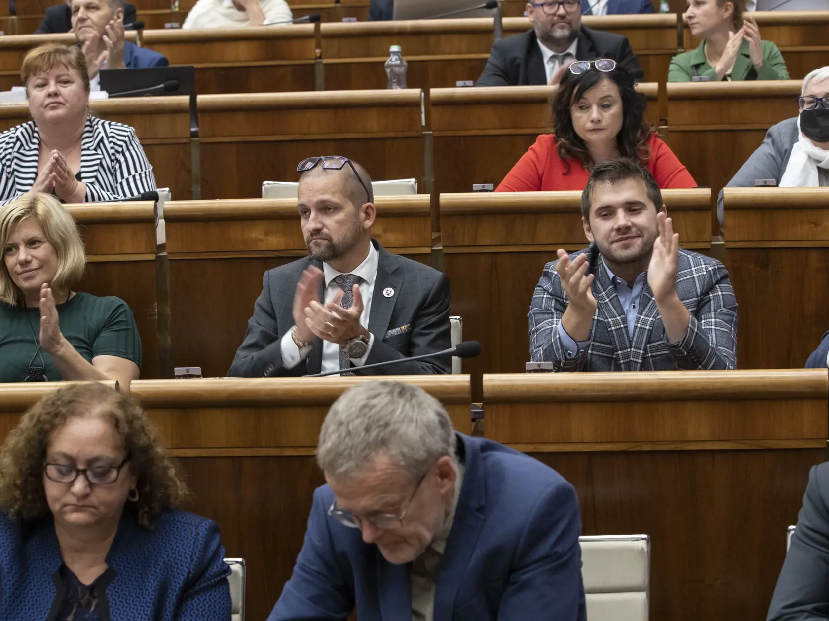 Poslanci OĽANO mohli byť nakoniec spokojní. Ich šéfa a súčasného ministra financií sa opozícii nepodarilo odvolať.