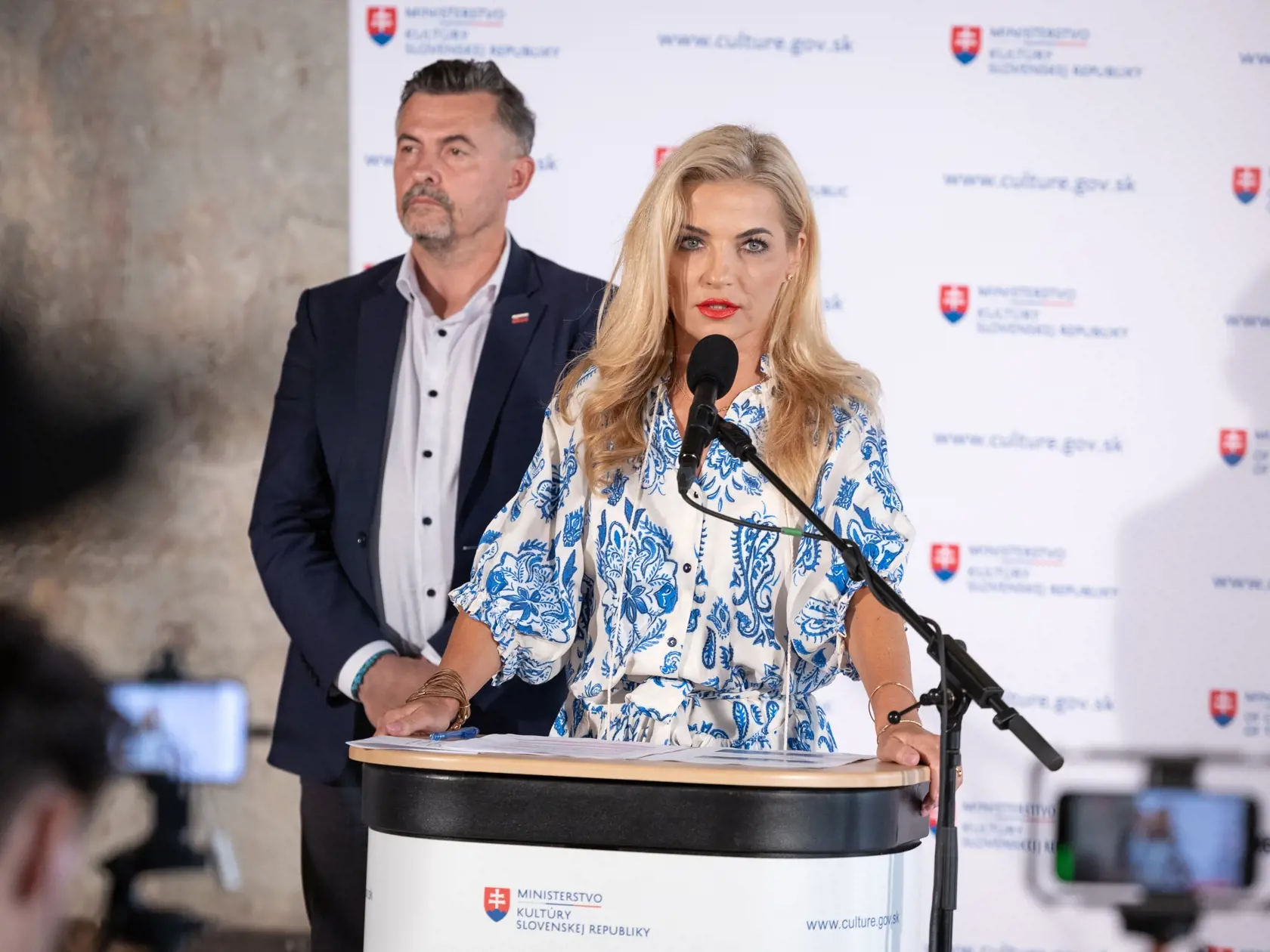 Tlačová konferencia ministerky kultúry SR Martiny Šimkovičovej a generálneho tajomníka služobného úradu Lukáša Machalu k odvolaniu generálneho riaditeľa SND Mateja Drličku a odvolaniu riaditeľky SNG Alexandry Kusej.