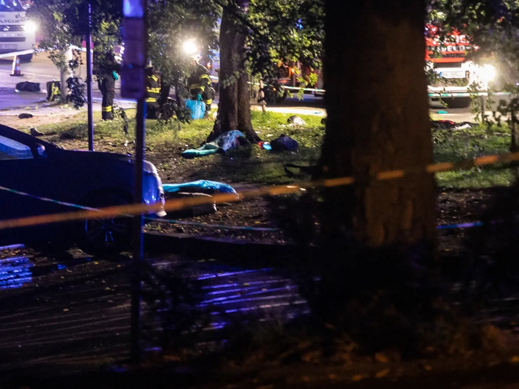 Tragická havária auta na Zochovej ulici, auto nabúralo do autobusovej zástavky.