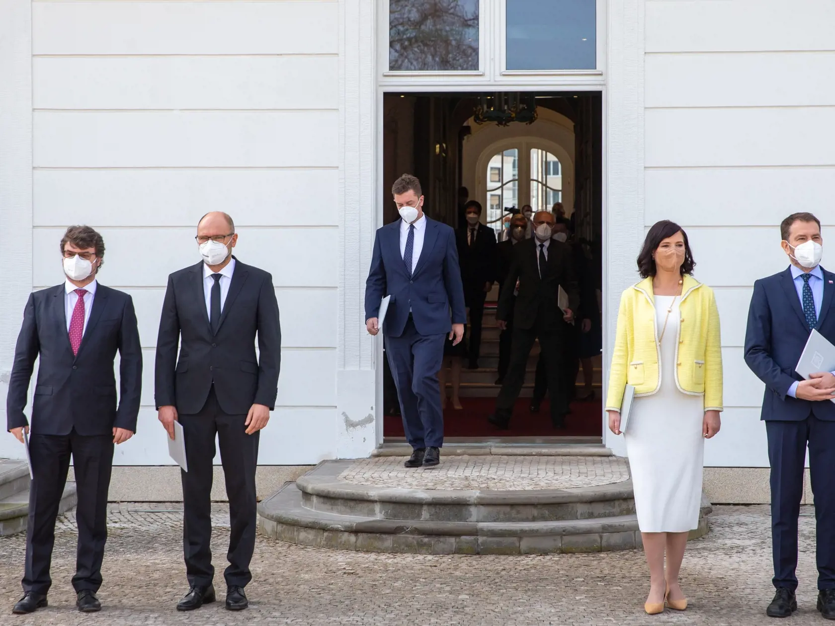 Igor Matovič a Richard Sulík. Niekdajší priatelia dnes spolu len ťažko vychádzajú. Minister hospodárstva s obľubou kritizuje kroky ministra financií, ten mu zase rád vyhadzuje na oči povalenie Radičovej vlády, nenakúpenie testov na Covid-19 či kritiku finančných motivácií k podpore očkovania.