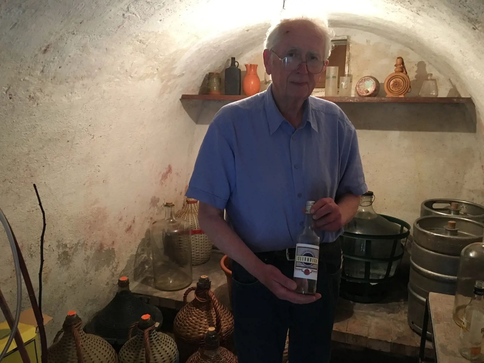 Ján Šimon z Vyšnej Pokoradze sa pýši najlepšou slivovicou.