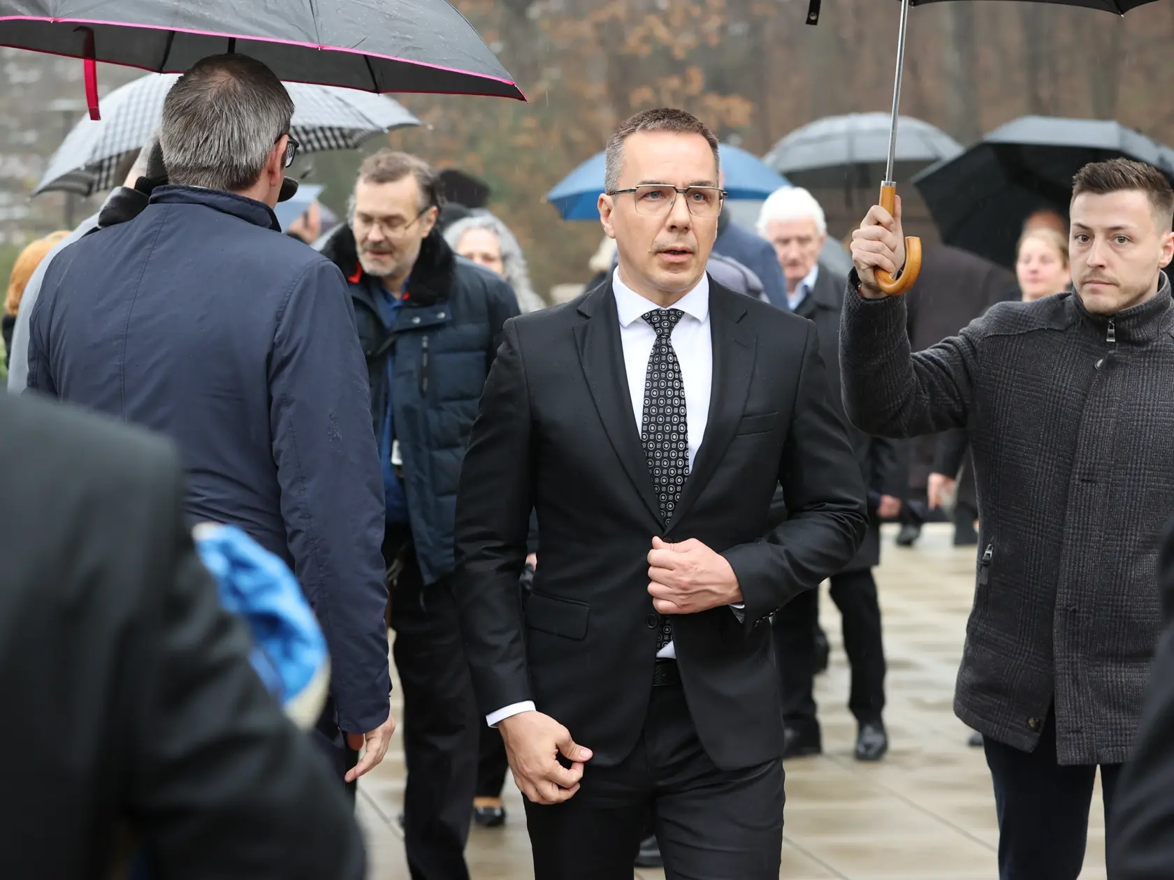 Na snímke je minister práce, sociálnych vecí a rodiny Erik Tomáš na pohrebe Dušana Čaploviča v bratislavskom krematóriu.