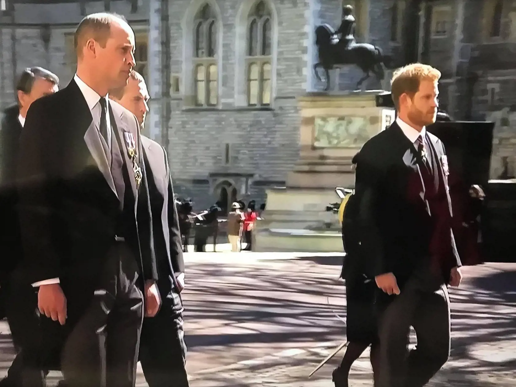 Posledná rozlúčka so zosnulým princom Philipom (†99) na zámku Windsor.