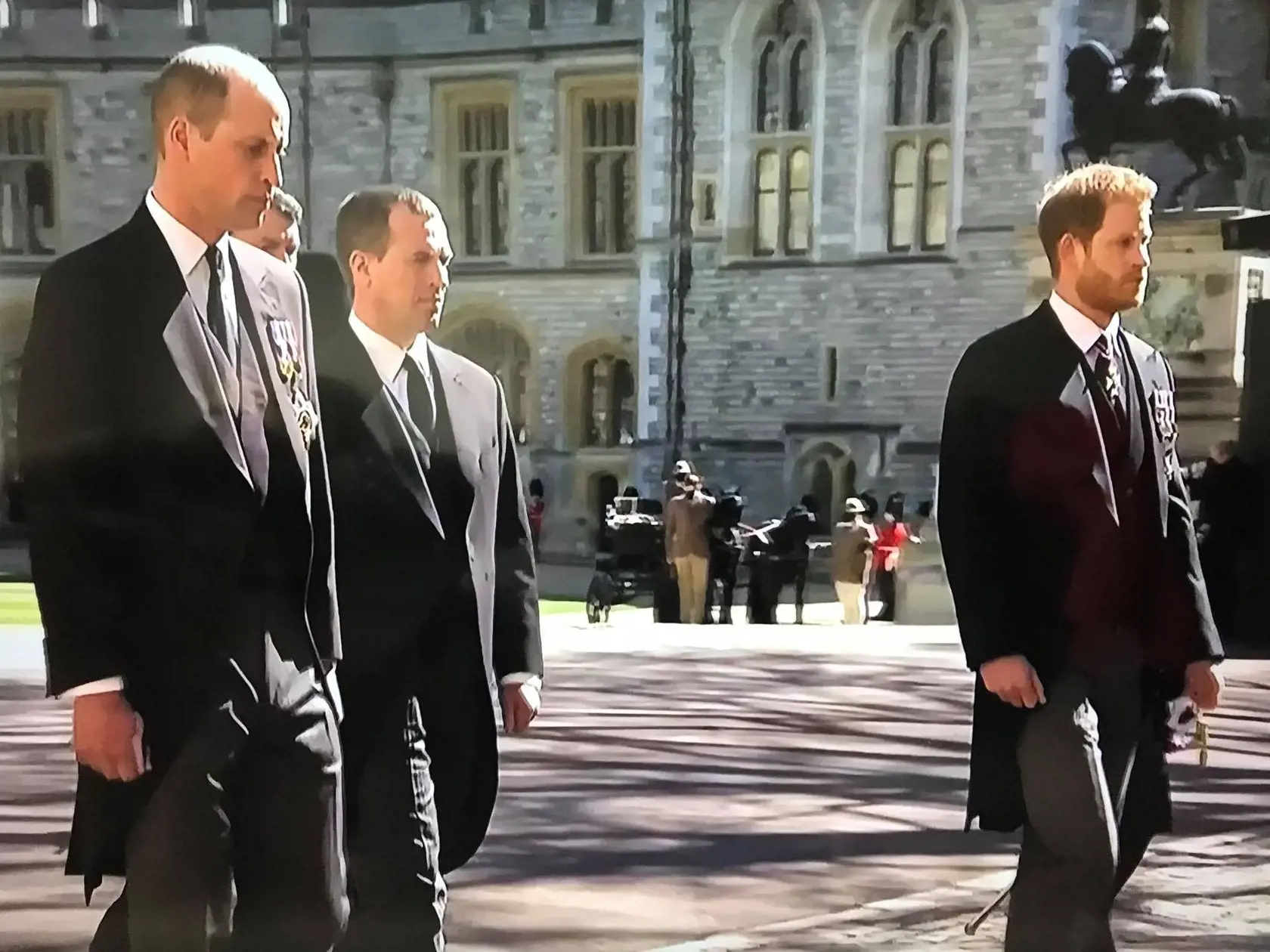 Posledná rozlúčka so zosnulým princom Philipom (†99) na zámku Windsor.