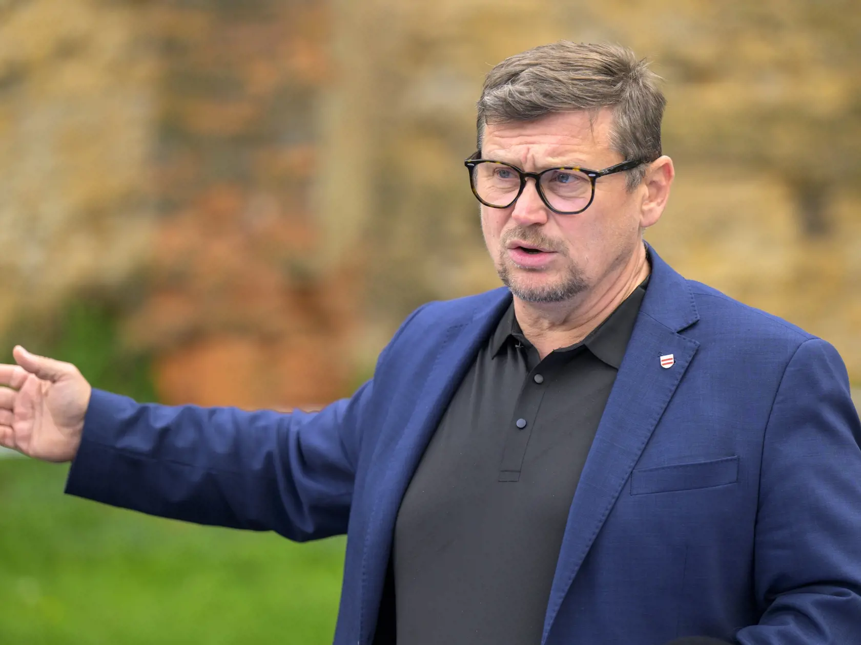 Na snímke primátor Prešova František Oľha rozpráva počas tlačovej konferencie na tému bodového ohodnotenia mesta Prešov a neuspokujujúcich odvôvodnení zo strany rezortu kultúry v Prešove 7. októbra 2024. FOTO TASR - Veronika Mihaliková