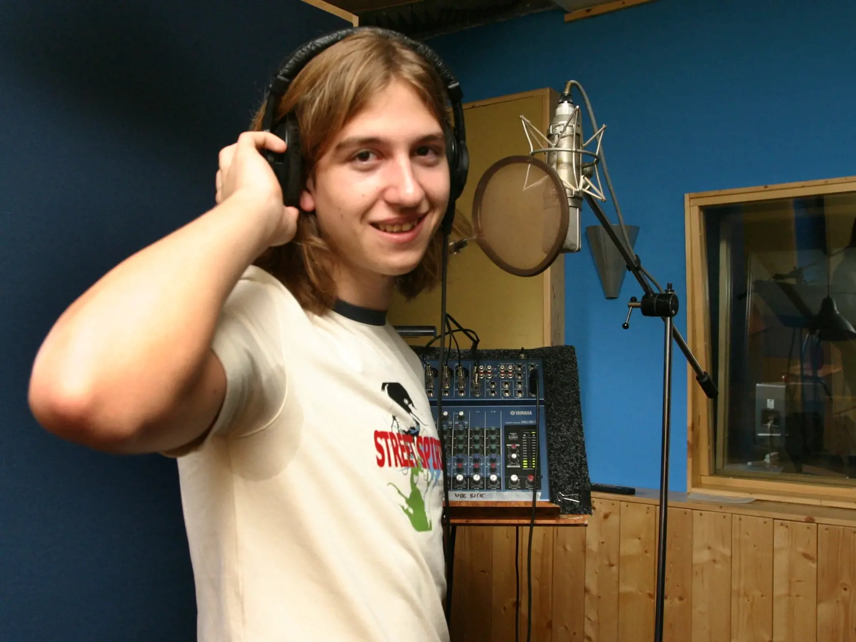 Spevák Samuel Tomeček.