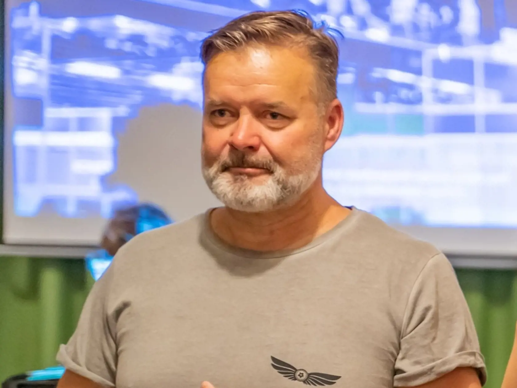 Dušan Dědeček - športový funkcionár, športový tréner a komunálny politik. Pôosobil ako atletický tréner pre nepočujúcich športovcov. 2. októbra 2022 vo večerných hodinách, spôsobil v Bratislave dopravnú nehodu pod vplyvom alokoholu, pri ktorej zomrelo 5 nevinných študentov vysokých škôl.